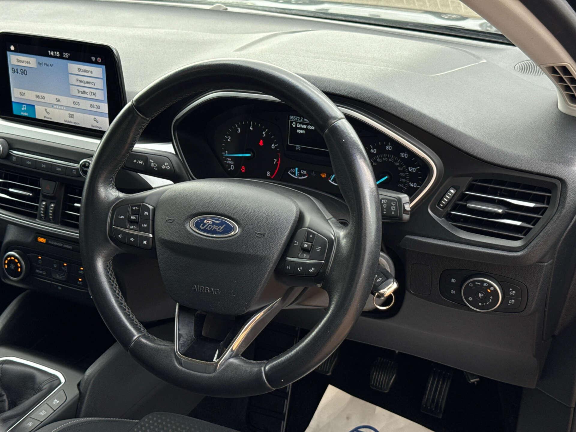 Ford Focus view 54