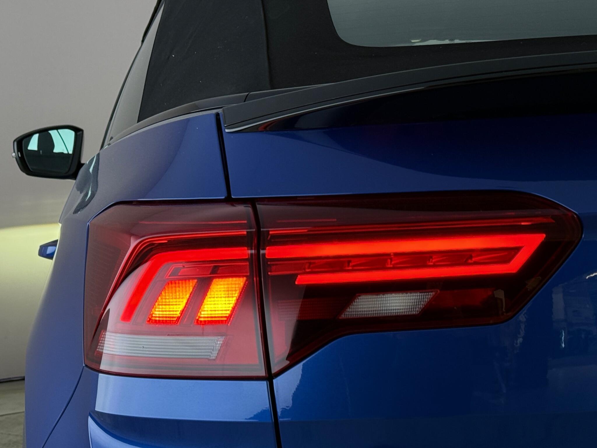 Volkswagen T-Roc view 12