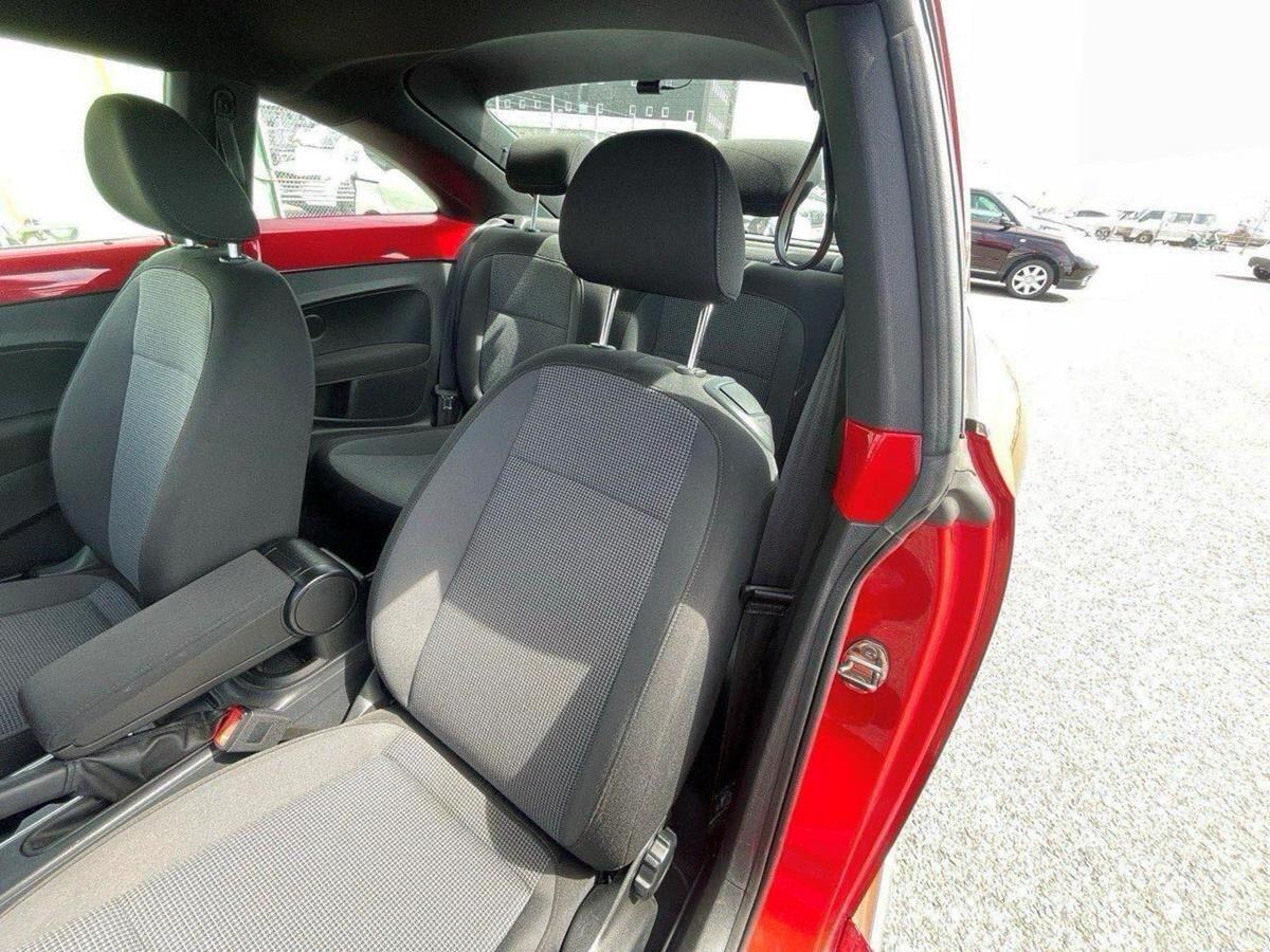 Volkswagen Beetle view 15