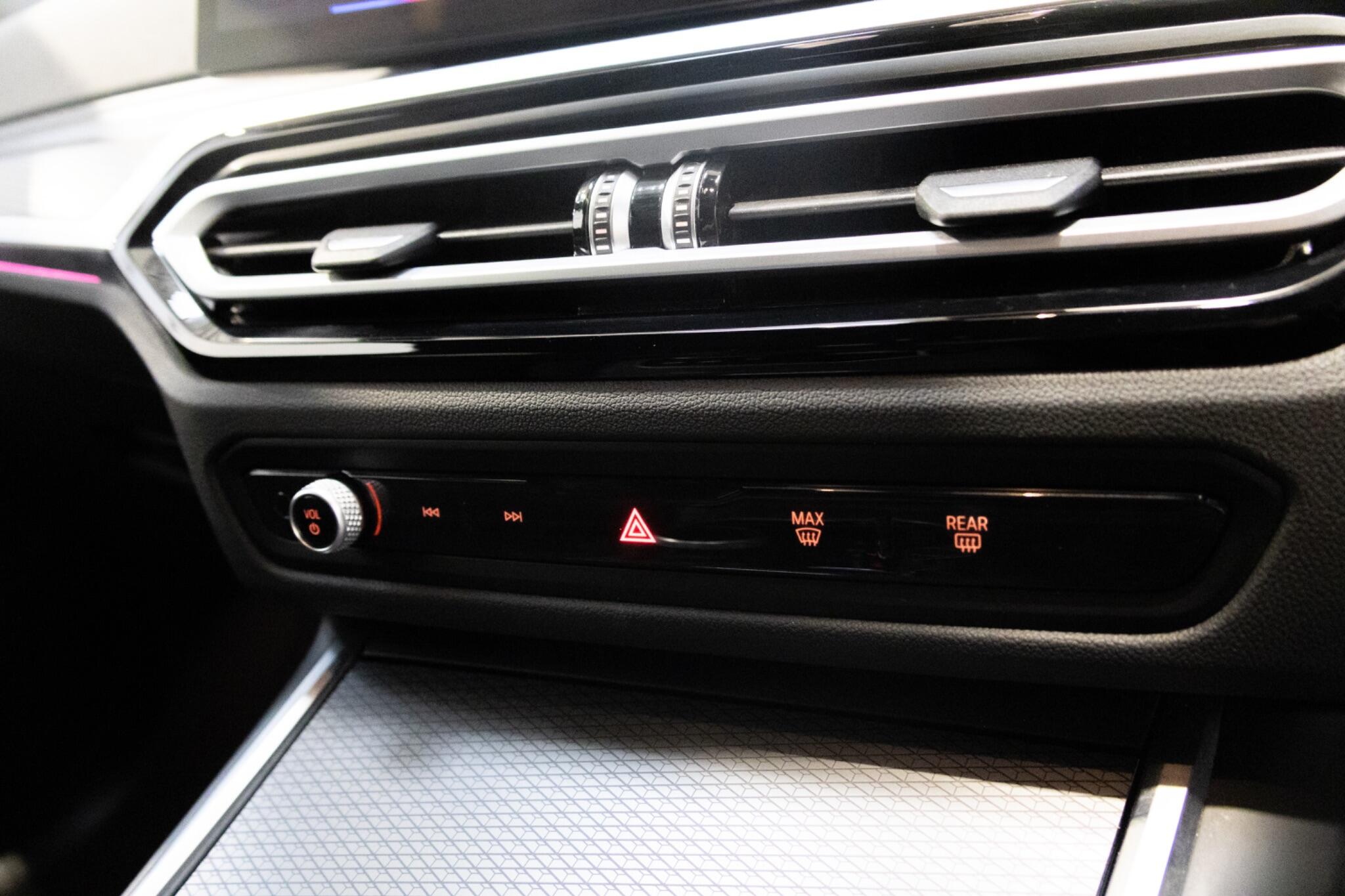 BMW 3 Series view 36
