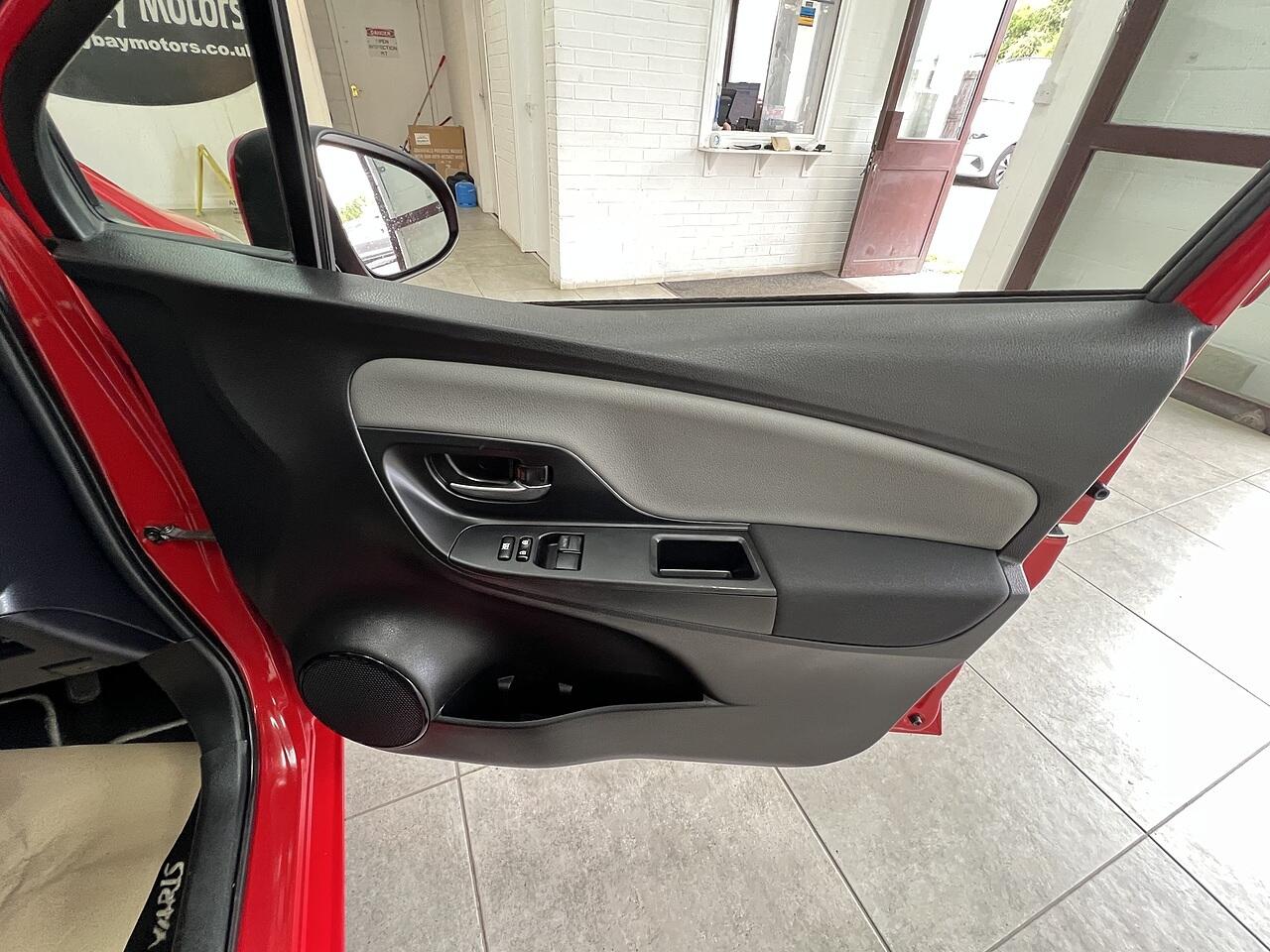 Toyota Yaris view 12