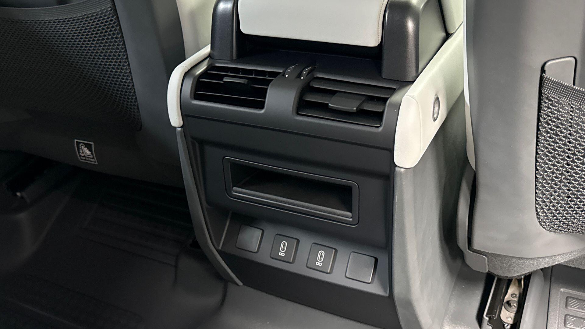 Land Rover Defender view 18
