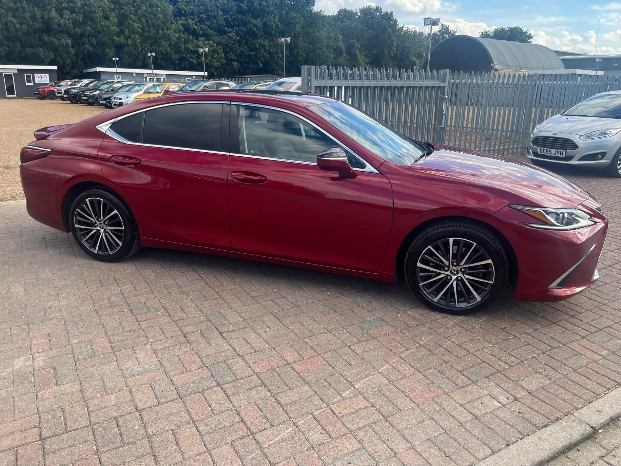 Lexus ES view 17