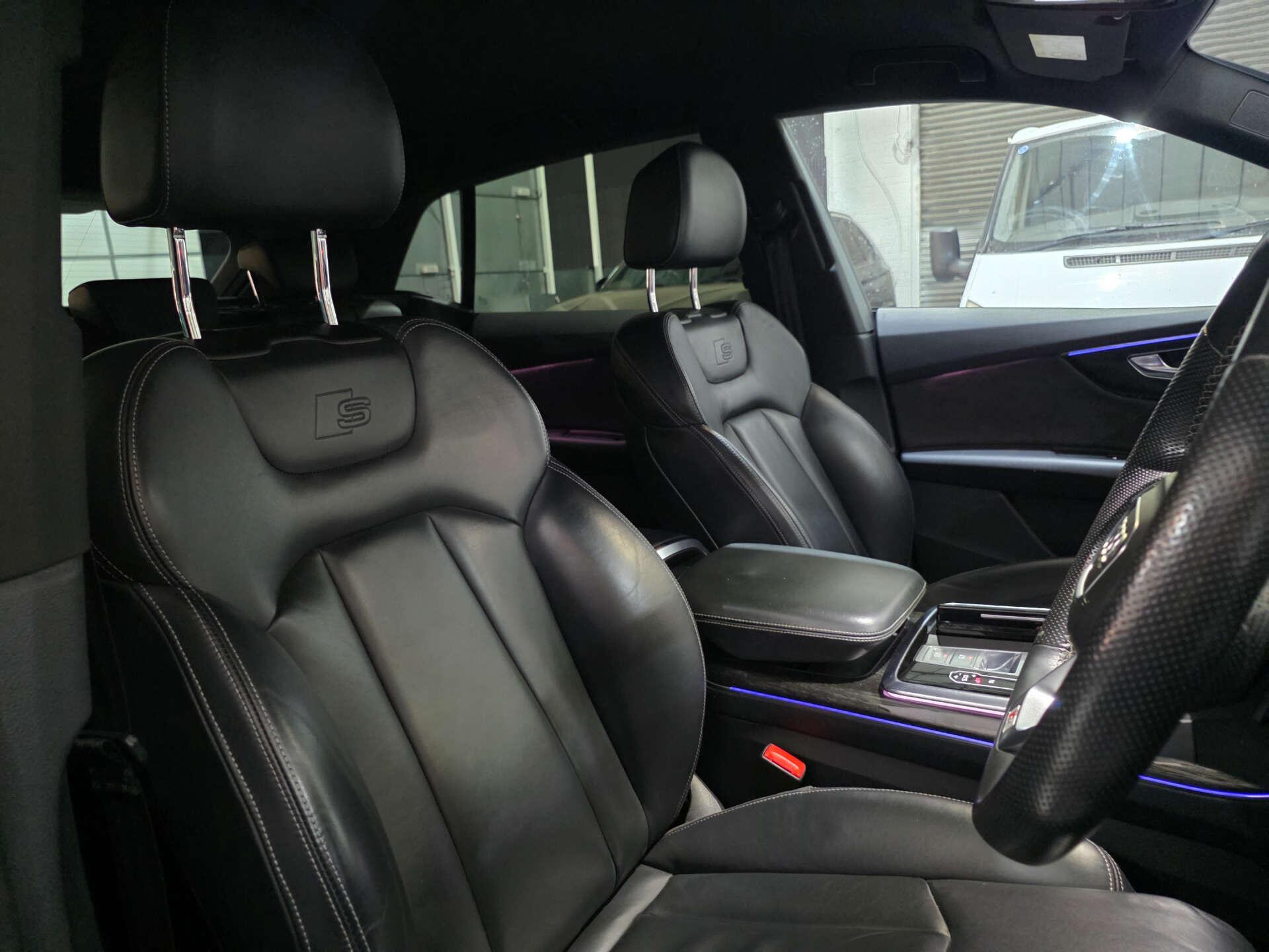 Audi Q8 view 21