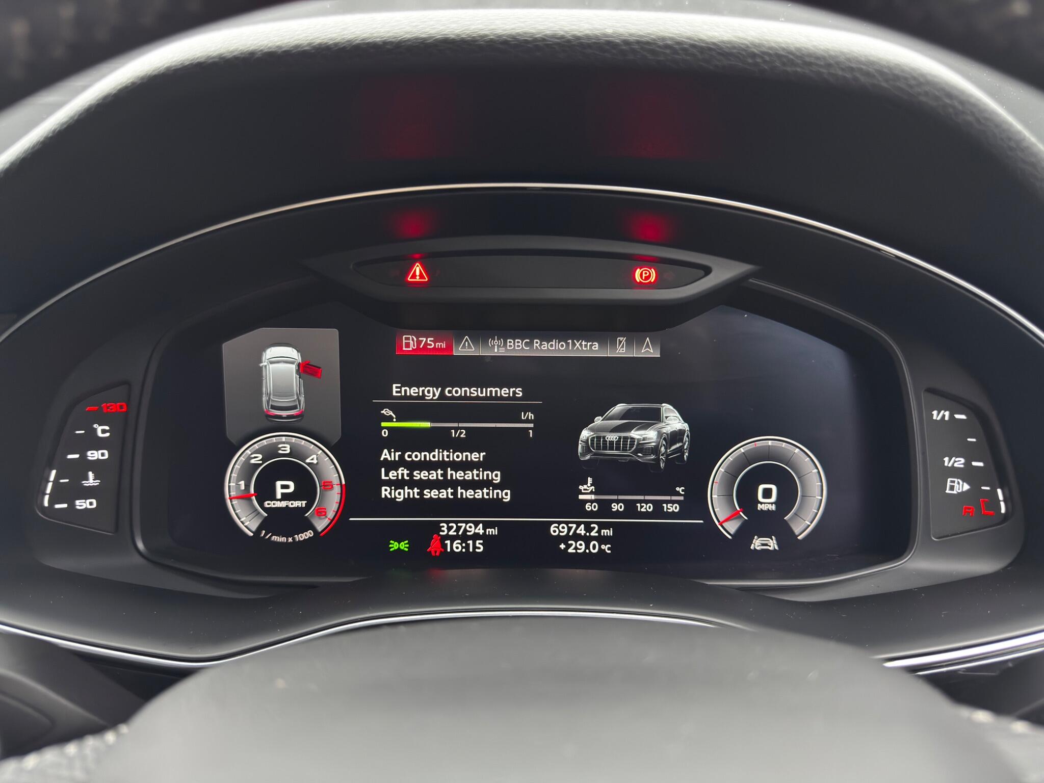 Audi Q8 view 24