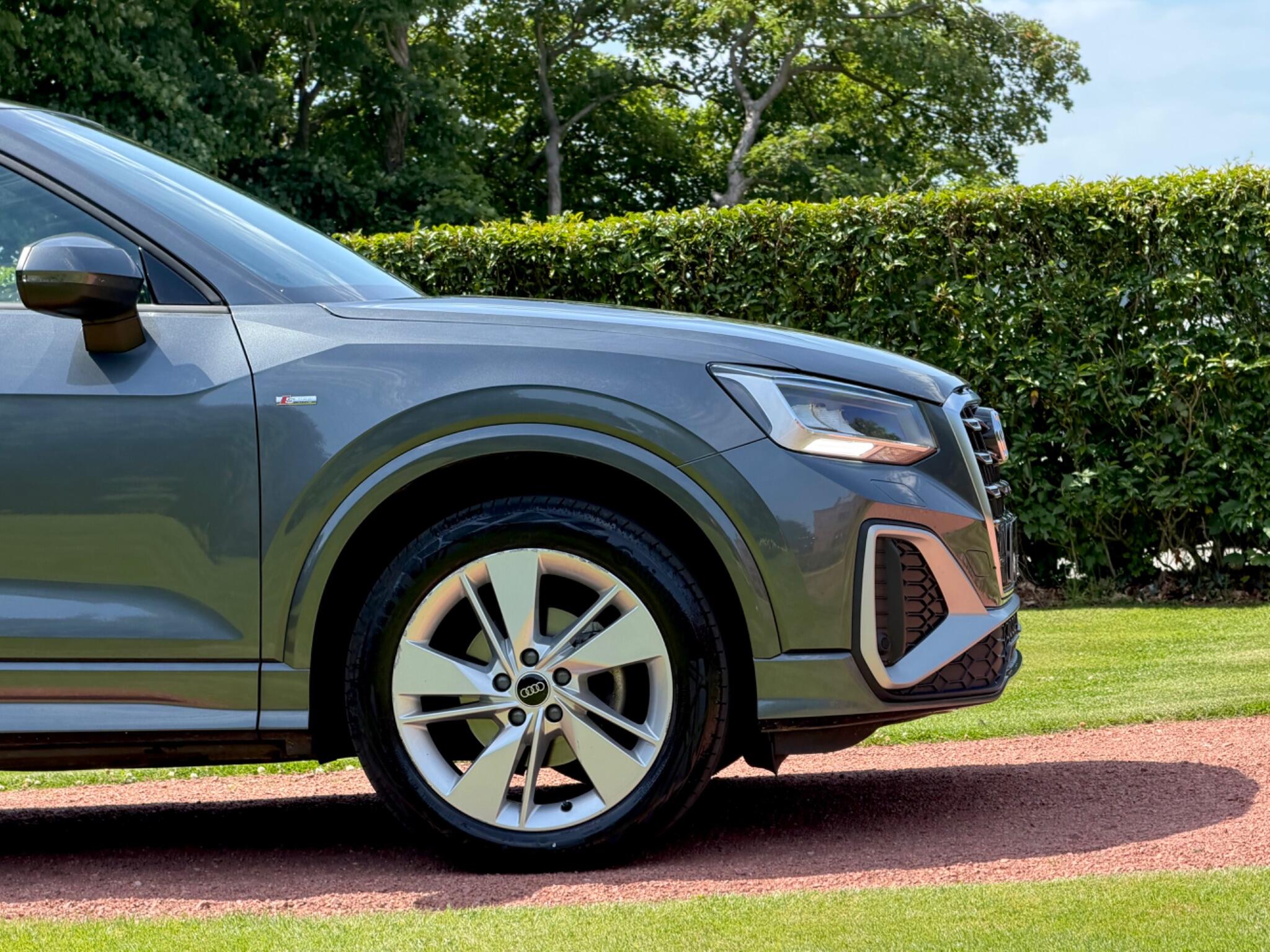 Audi Q2 view 22