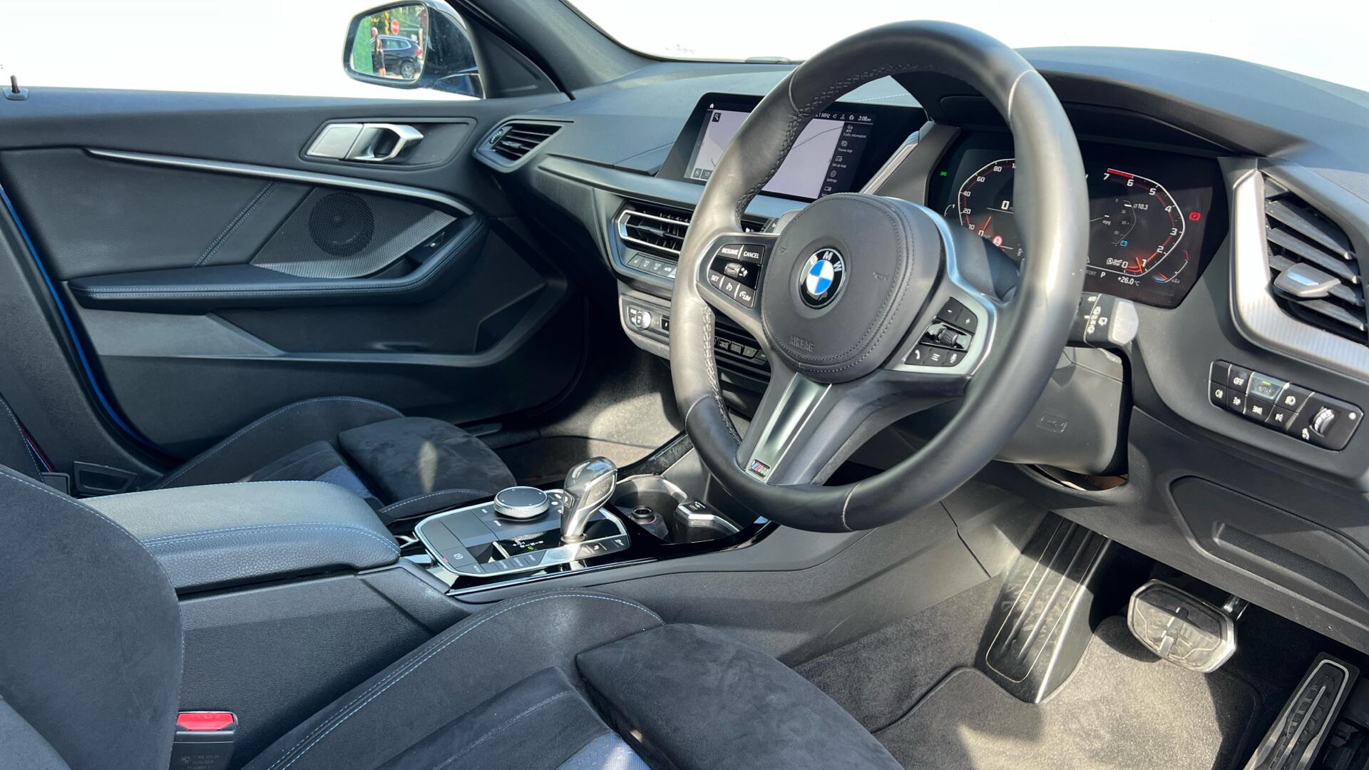 BMW 1 Series view 7