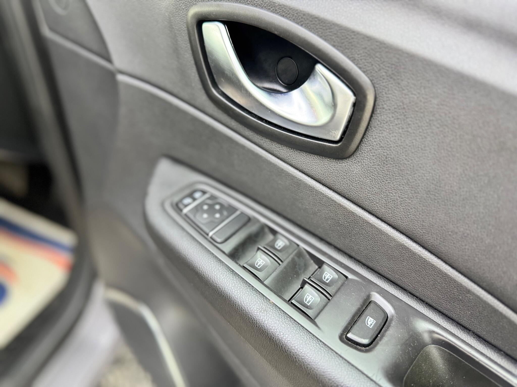 Renault Captur view 30