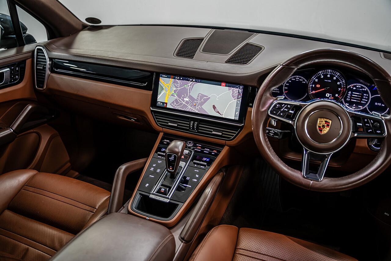 Porsche Cayenne view 8