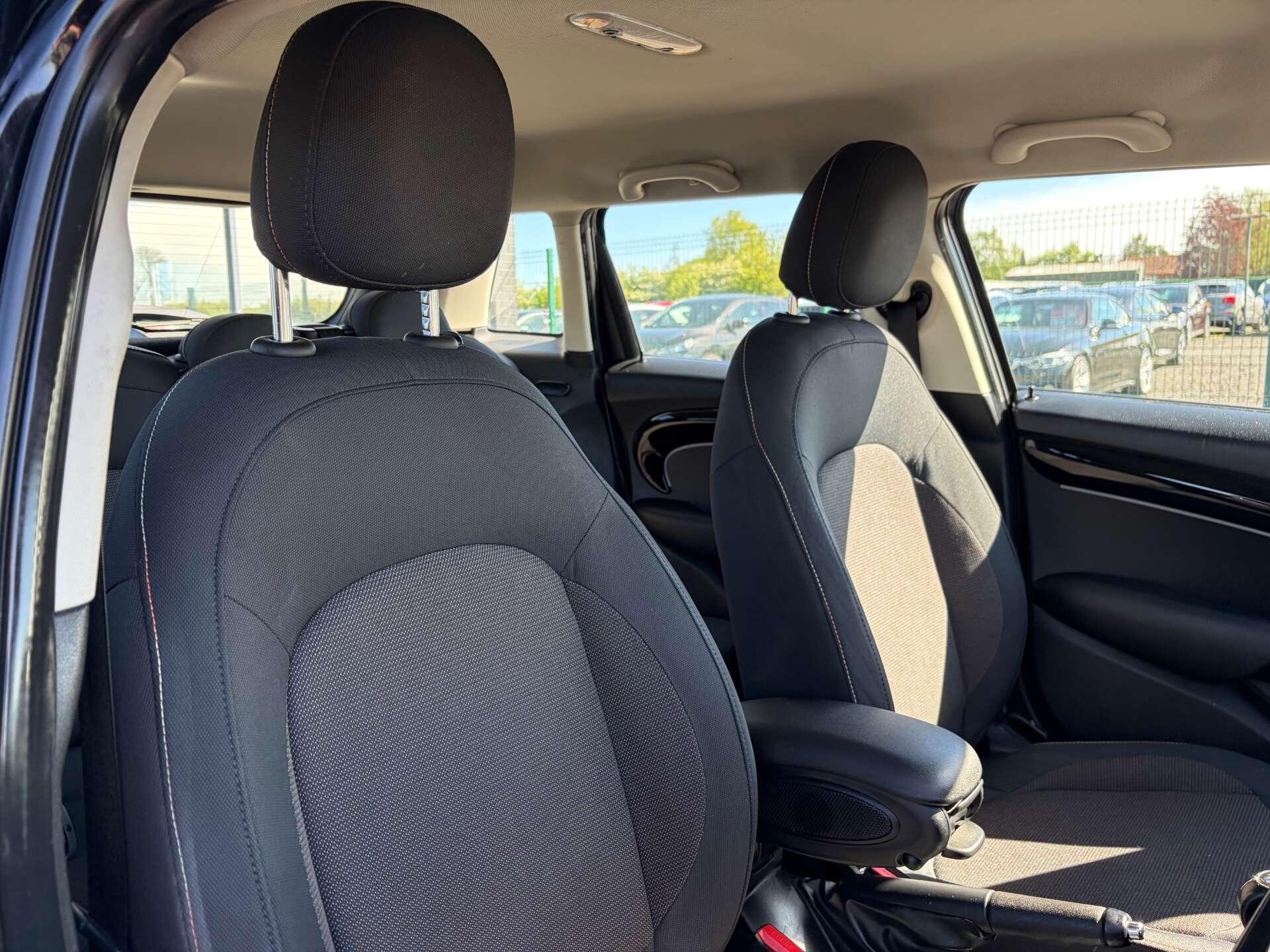 Mini Cooper view 36