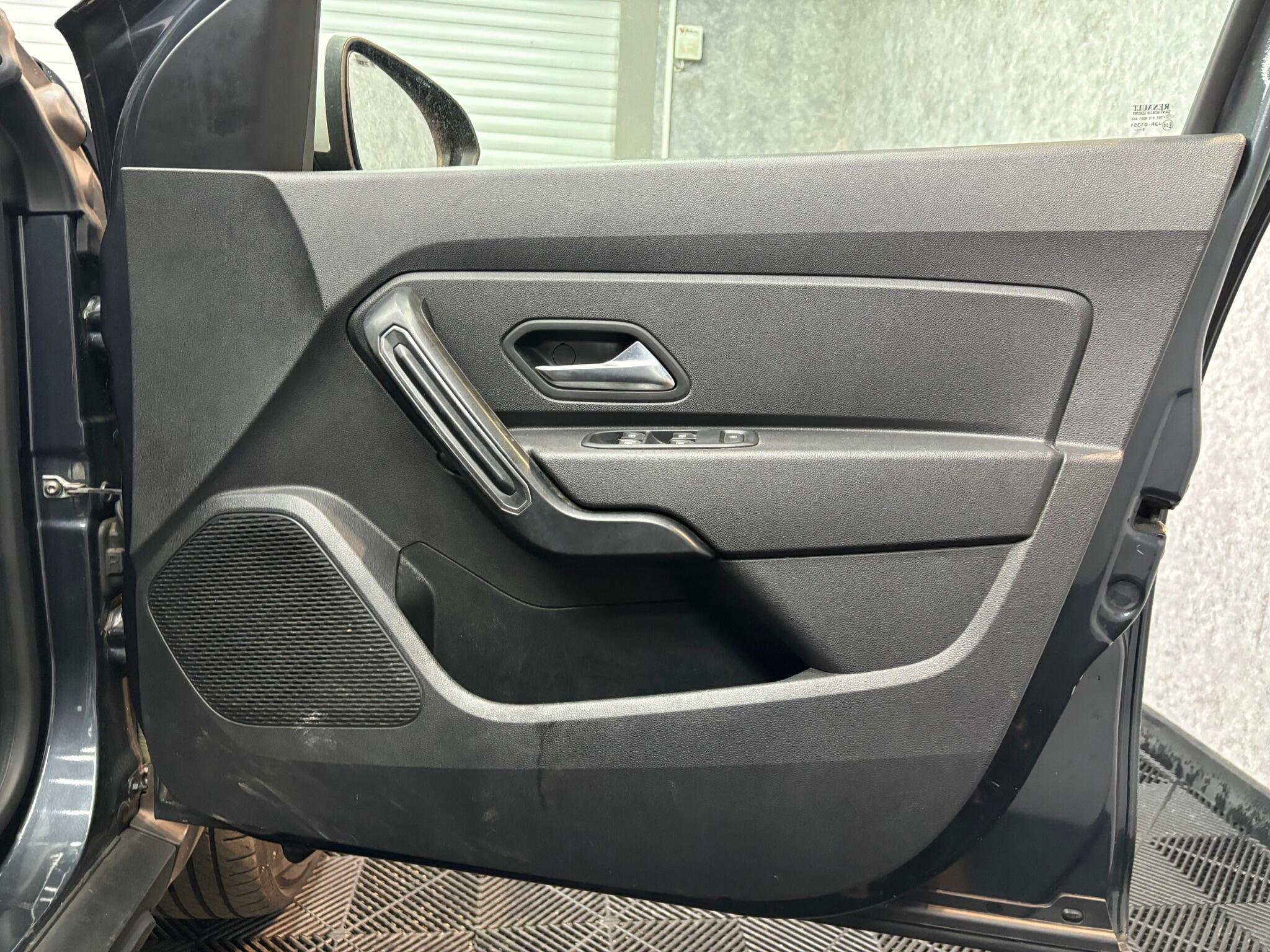 Dacia Duster view 13