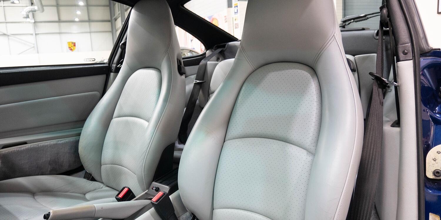 Porsche 911 view 19