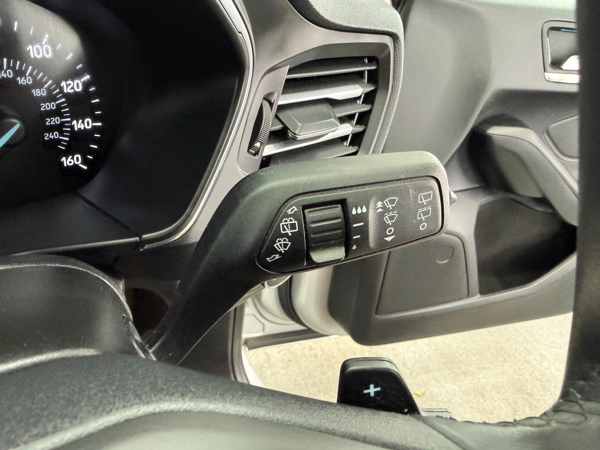 Ford Focus view 32