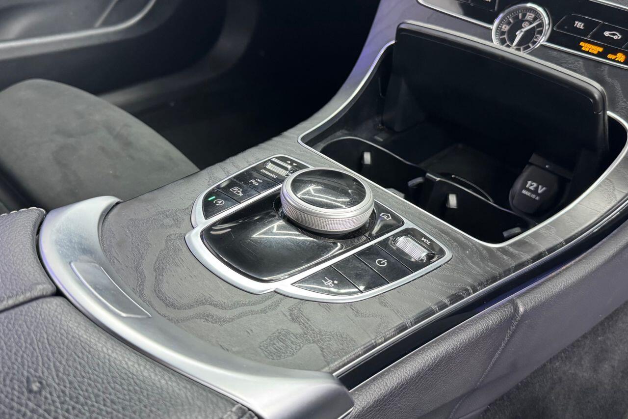 Mercedes-Benz C-Class view 26