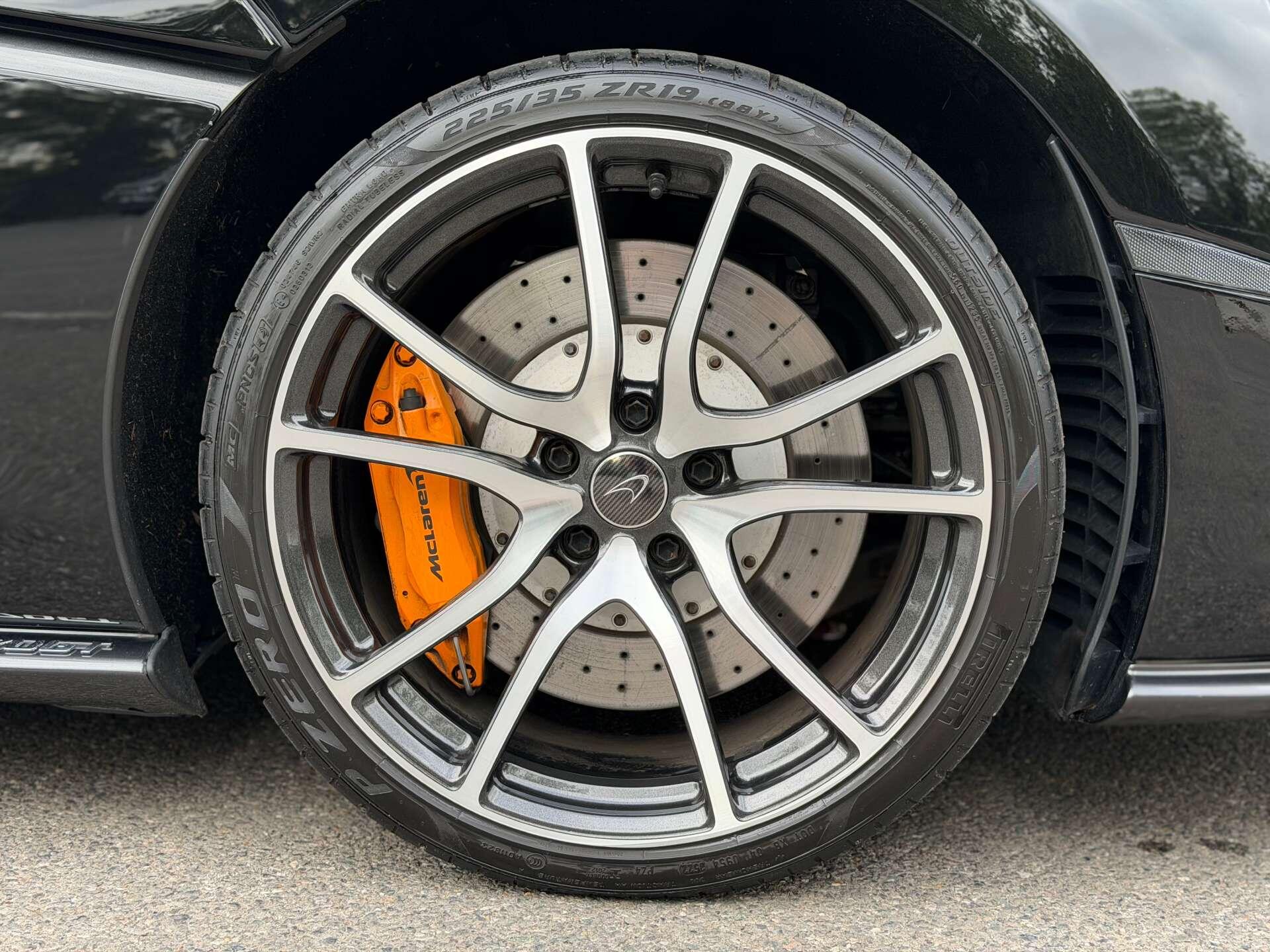 McLaren 570GT view 41