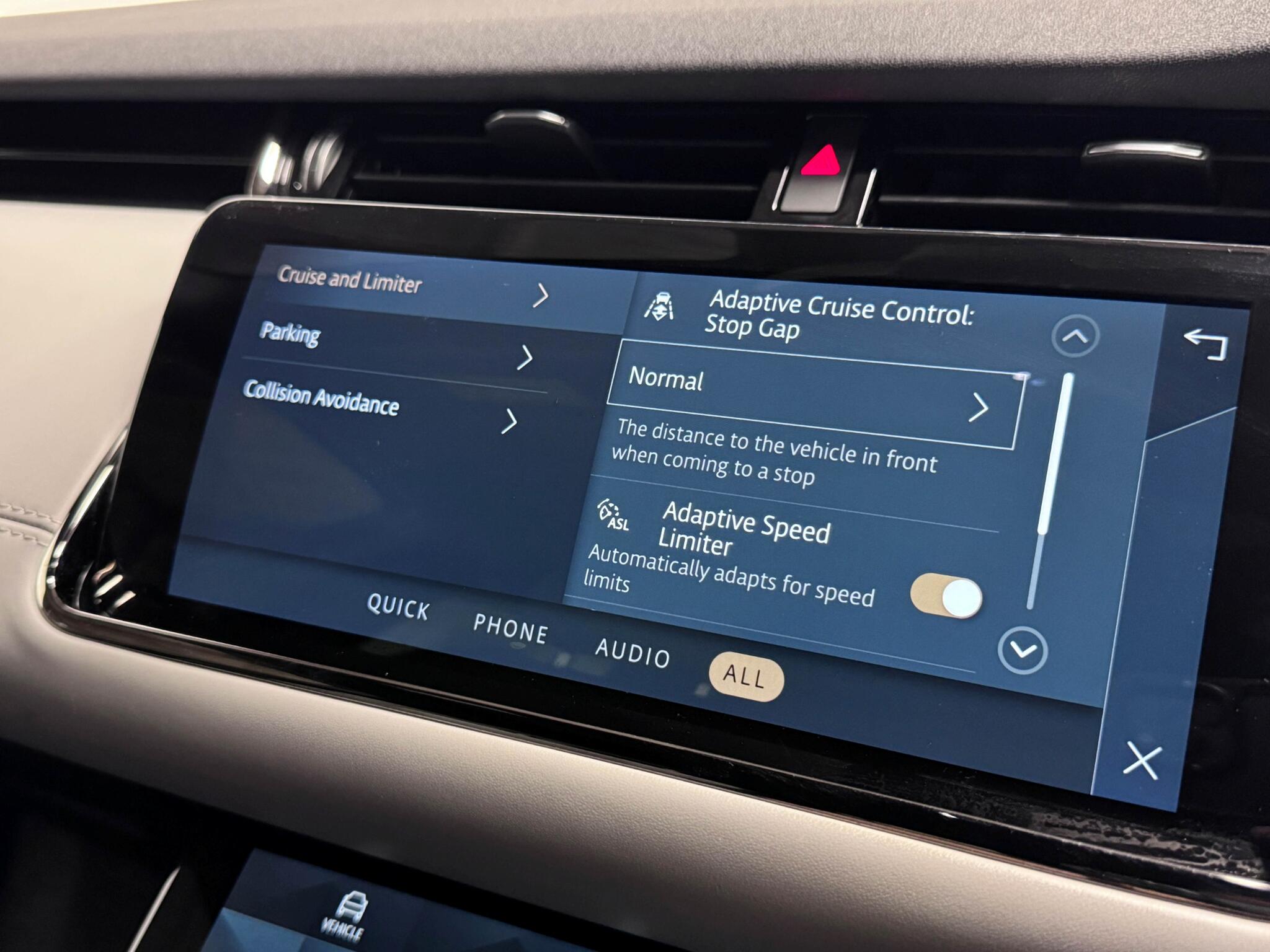 Land Rover Range Rover Evoque view 47