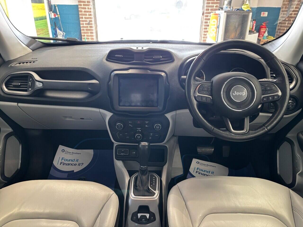 Jeep Renegade view 18