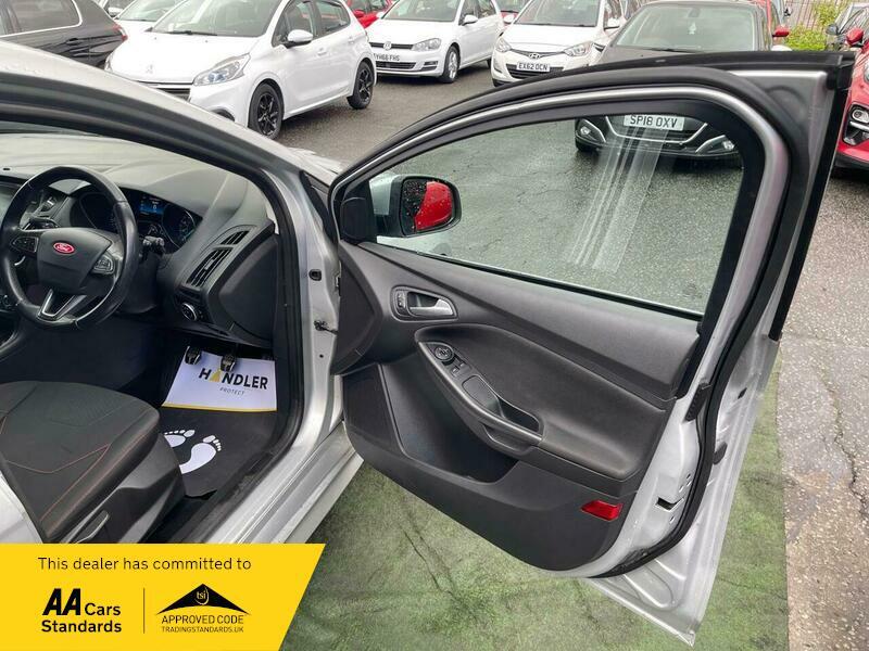 2016 Ford Focus image 26