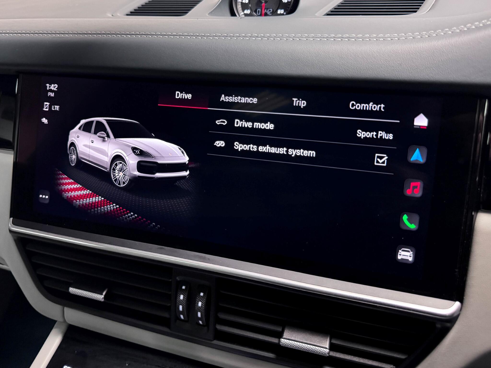 Porsche Cayenne view 52