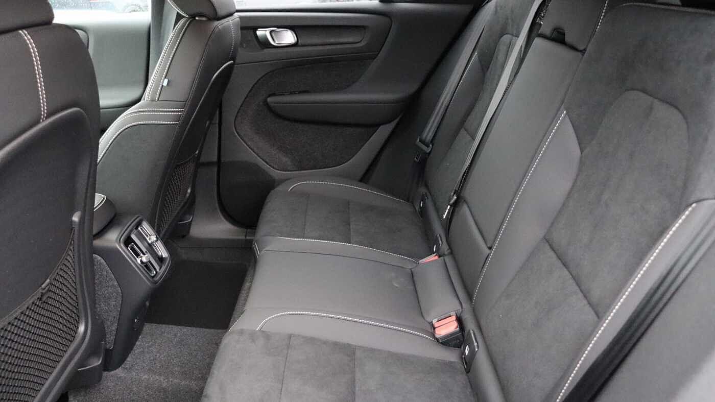 Volvo XC40 view 33