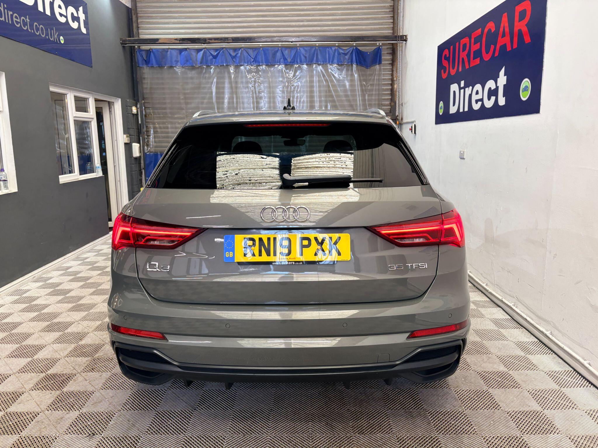 Audi Q3 view 18