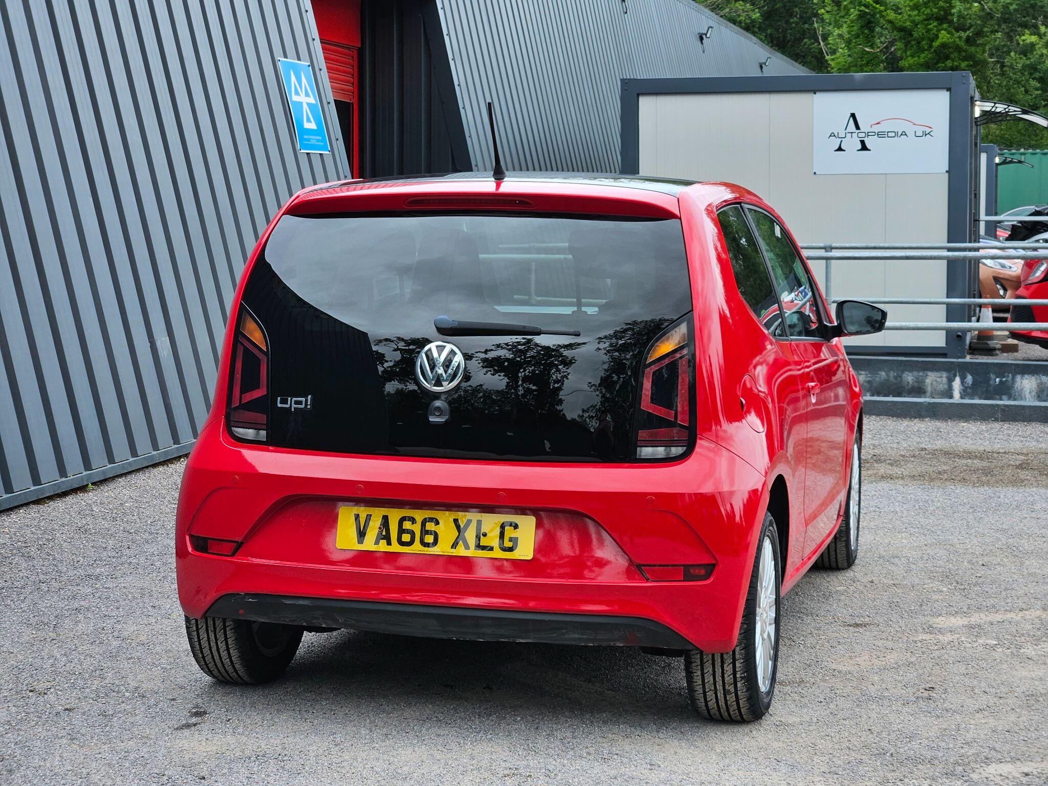 2017 Volkswagen up! image 10