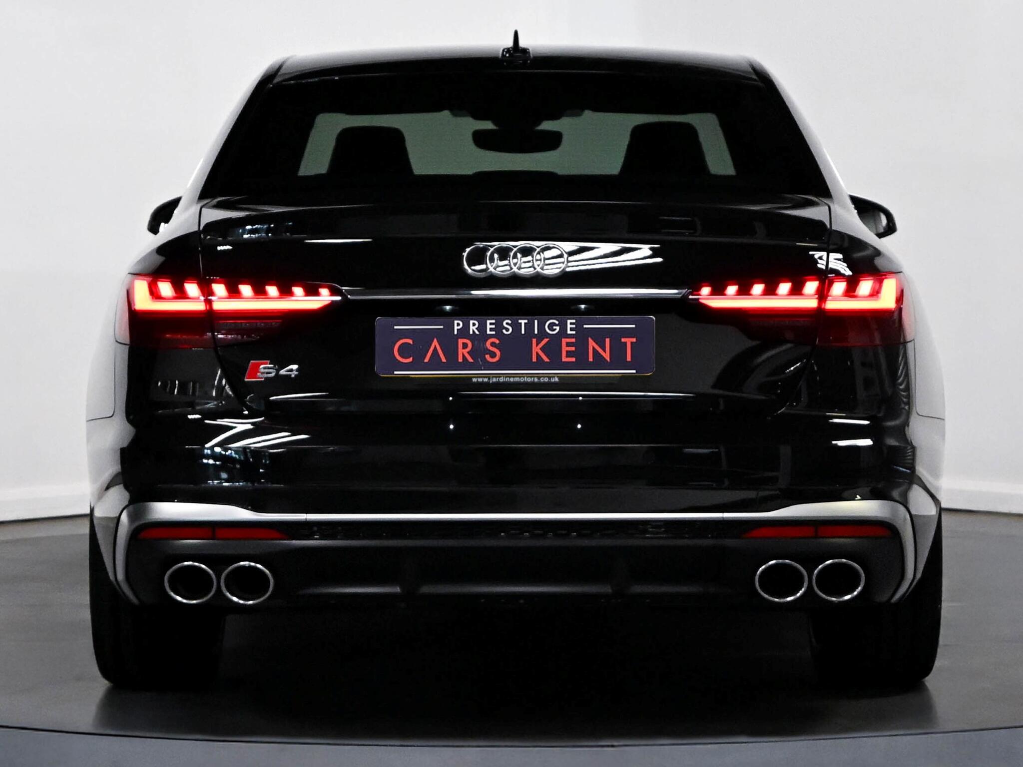 Audi S4 view 18
