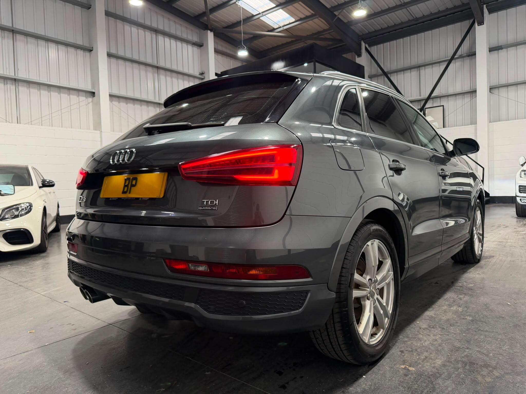 Audi Q3 view 11