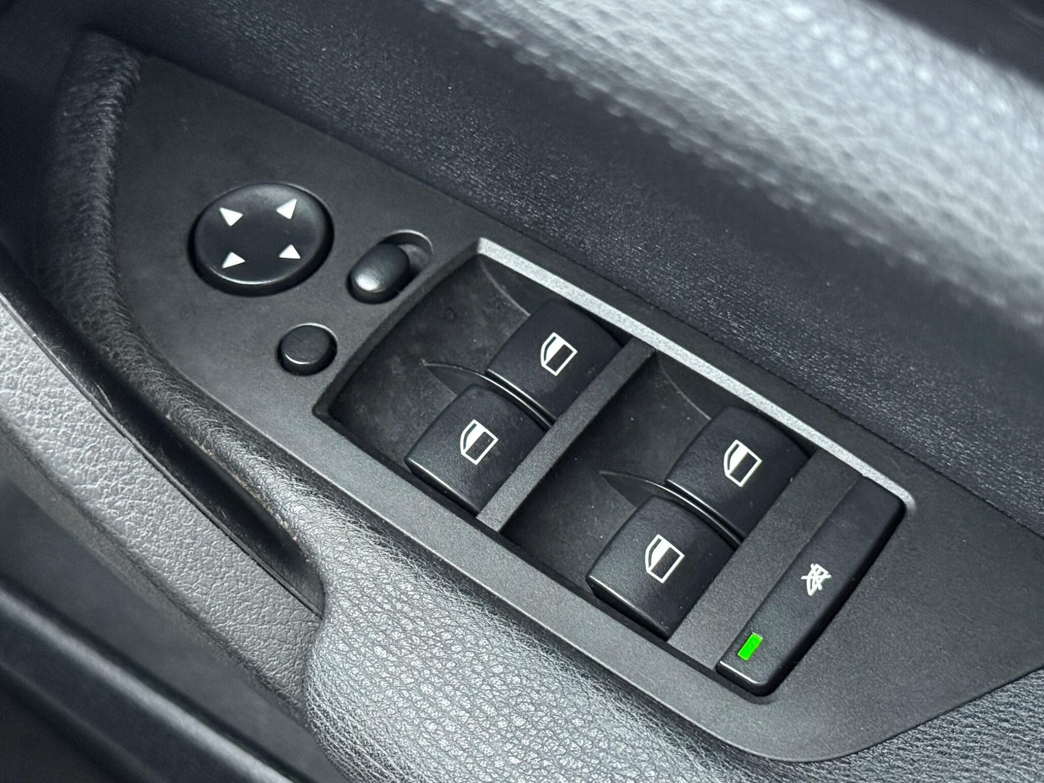 BMW X1 - Image 74