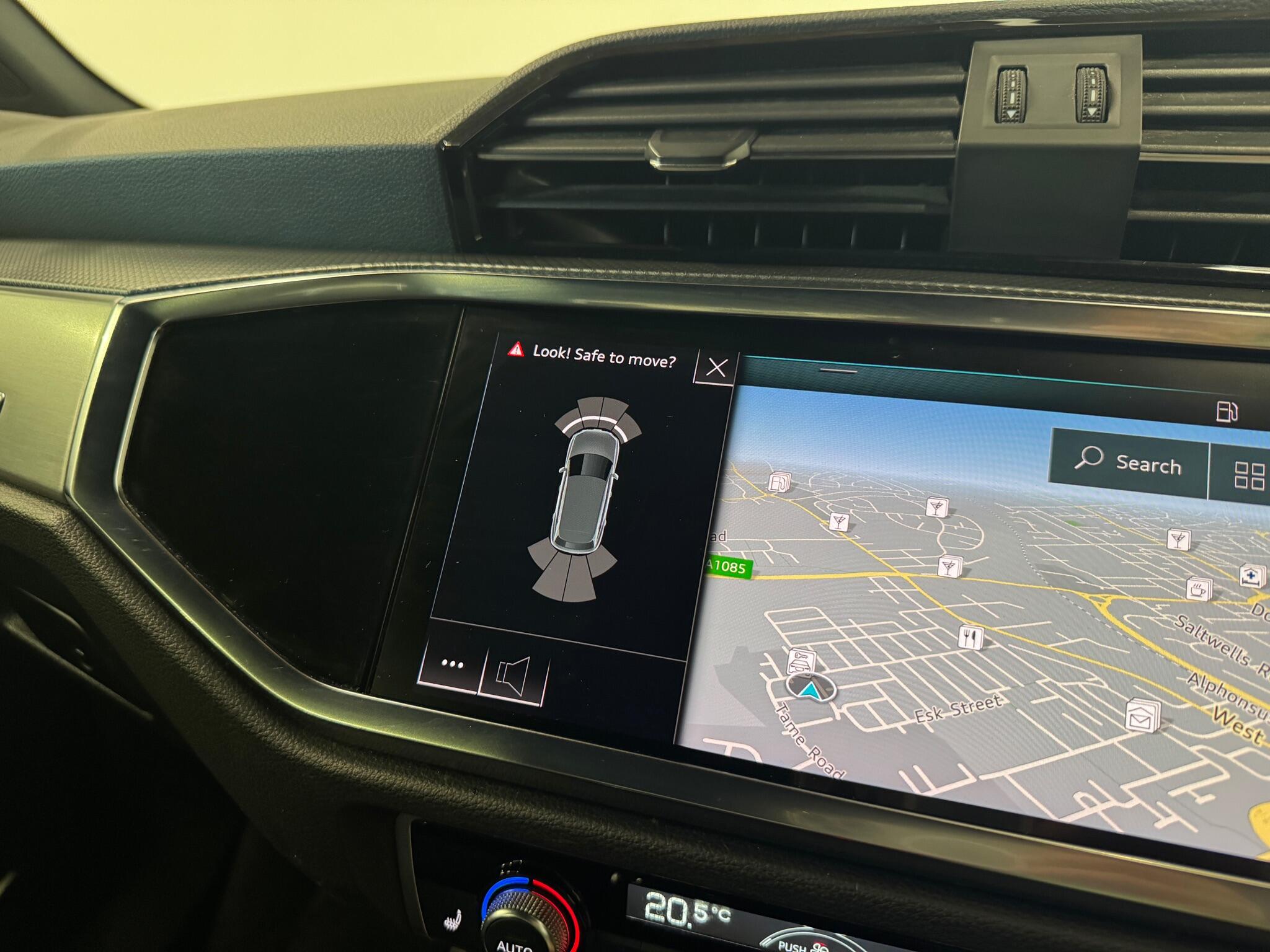 Audi Q3 view 23