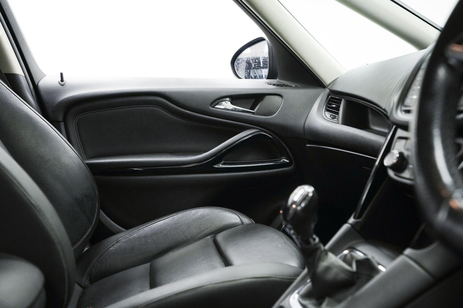 Vauxhall Zafira Tourer view 17