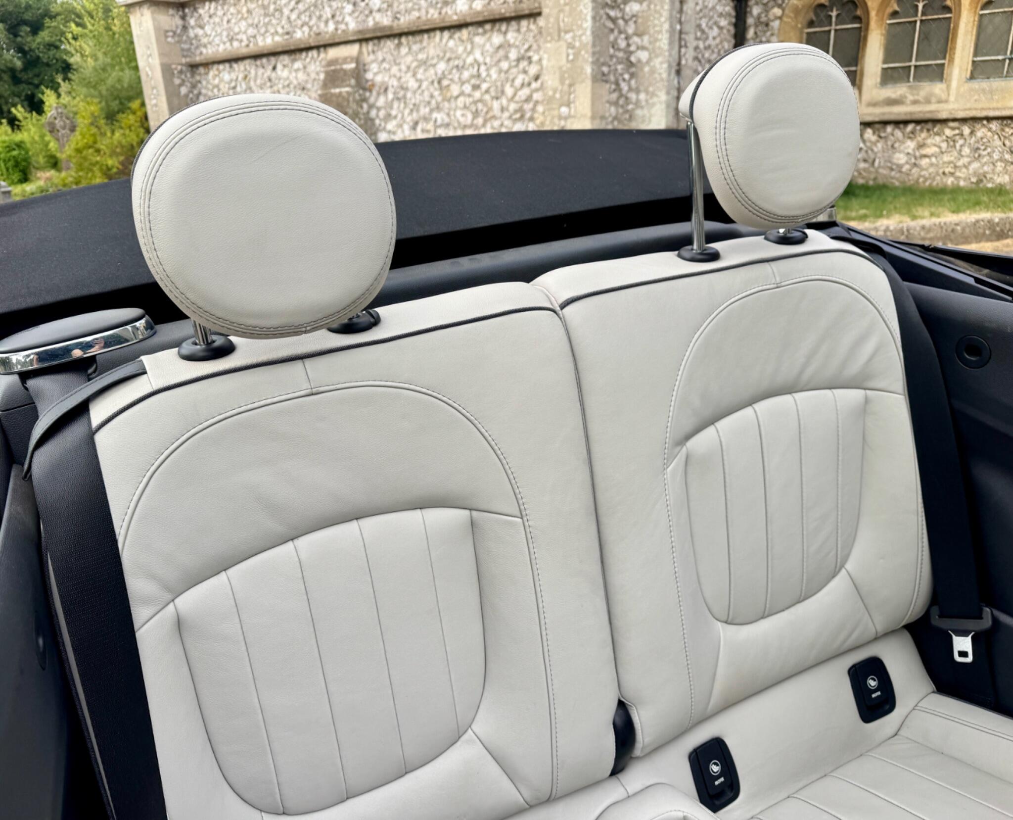 Mini Convertible view 42