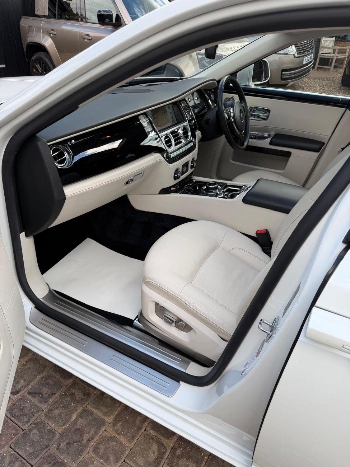 Rolls-Royce Ghost view 9