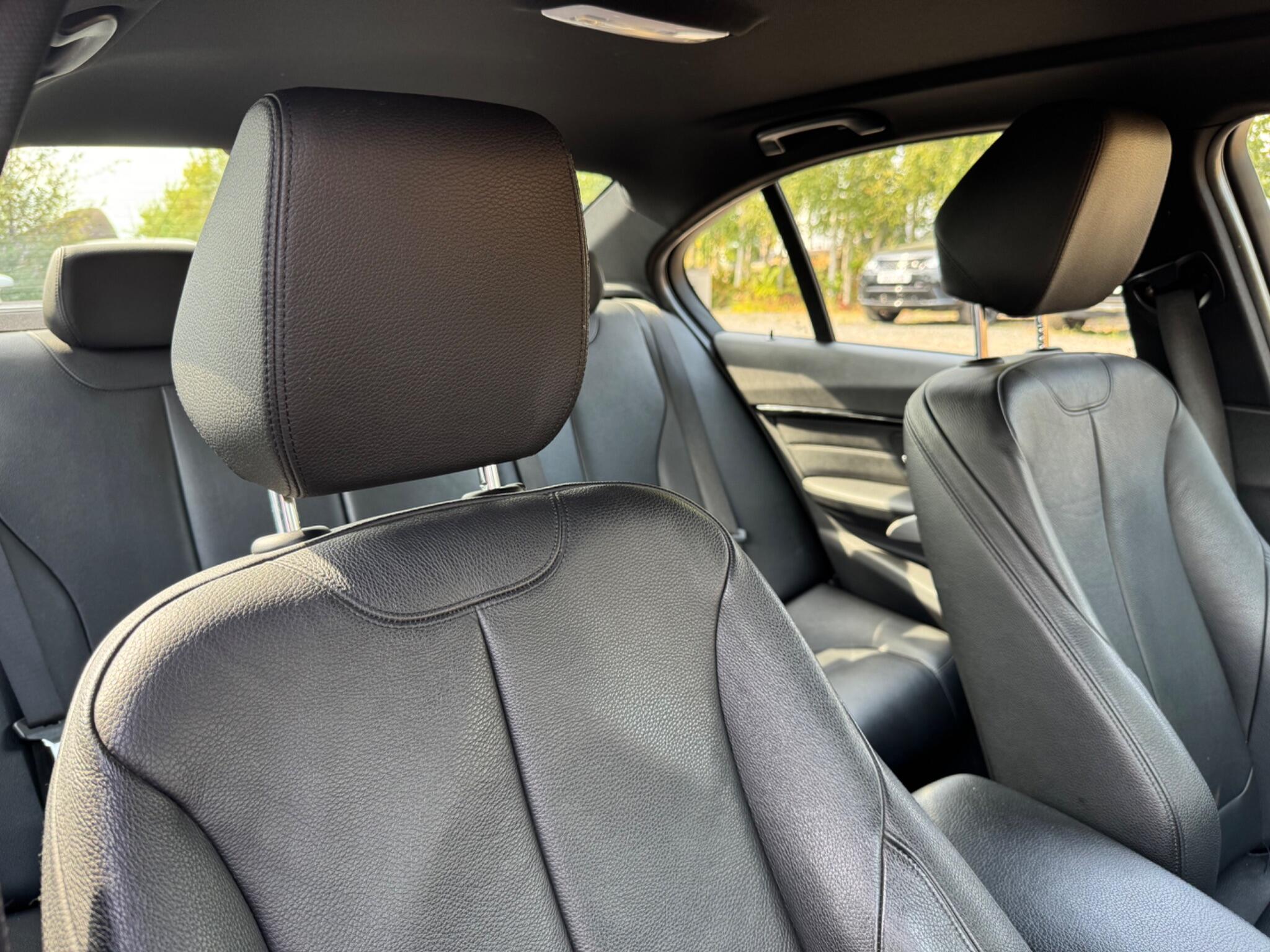 BMW 3 Series view 27