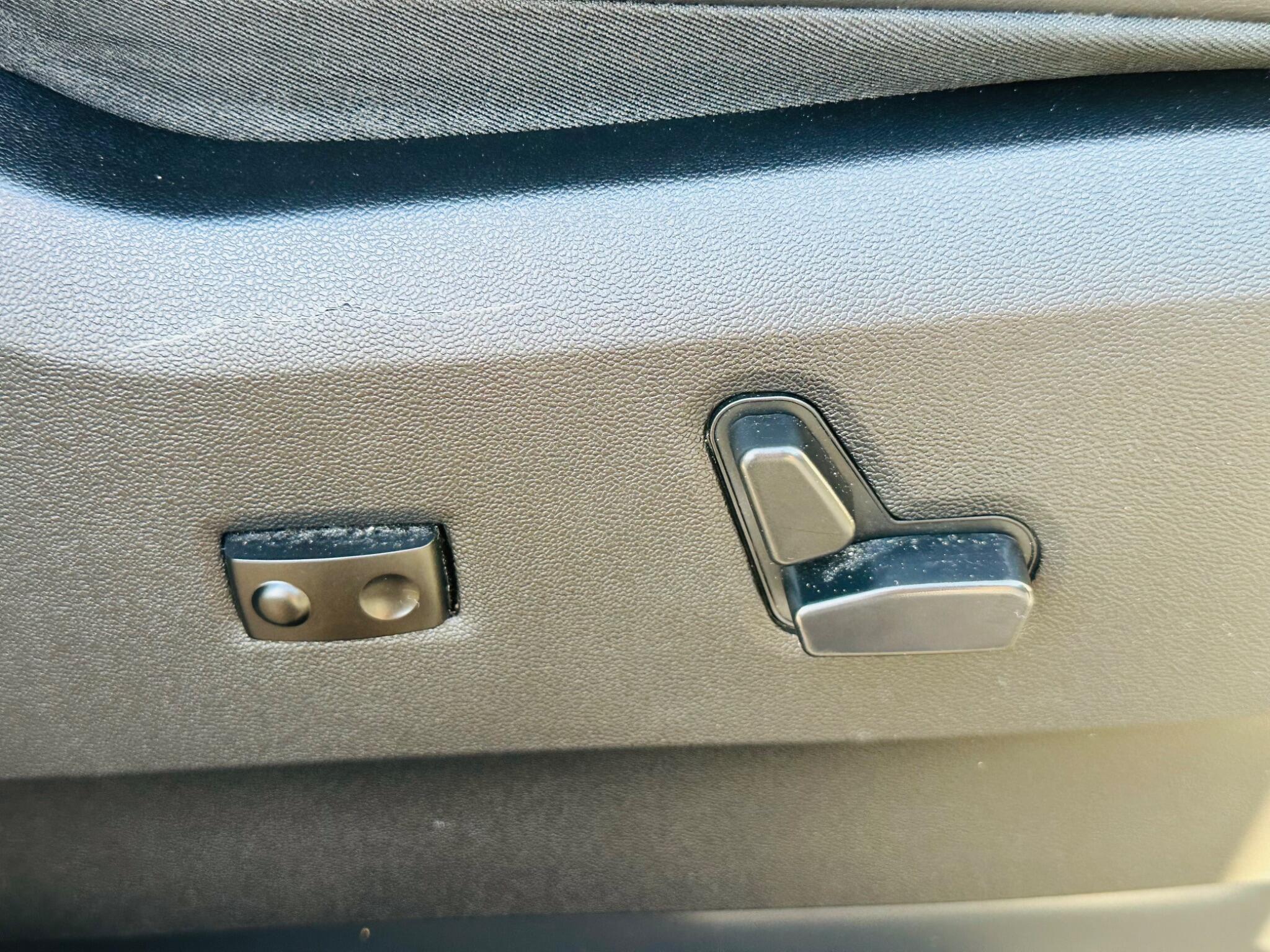 Chrysler Grand Voyager view 18