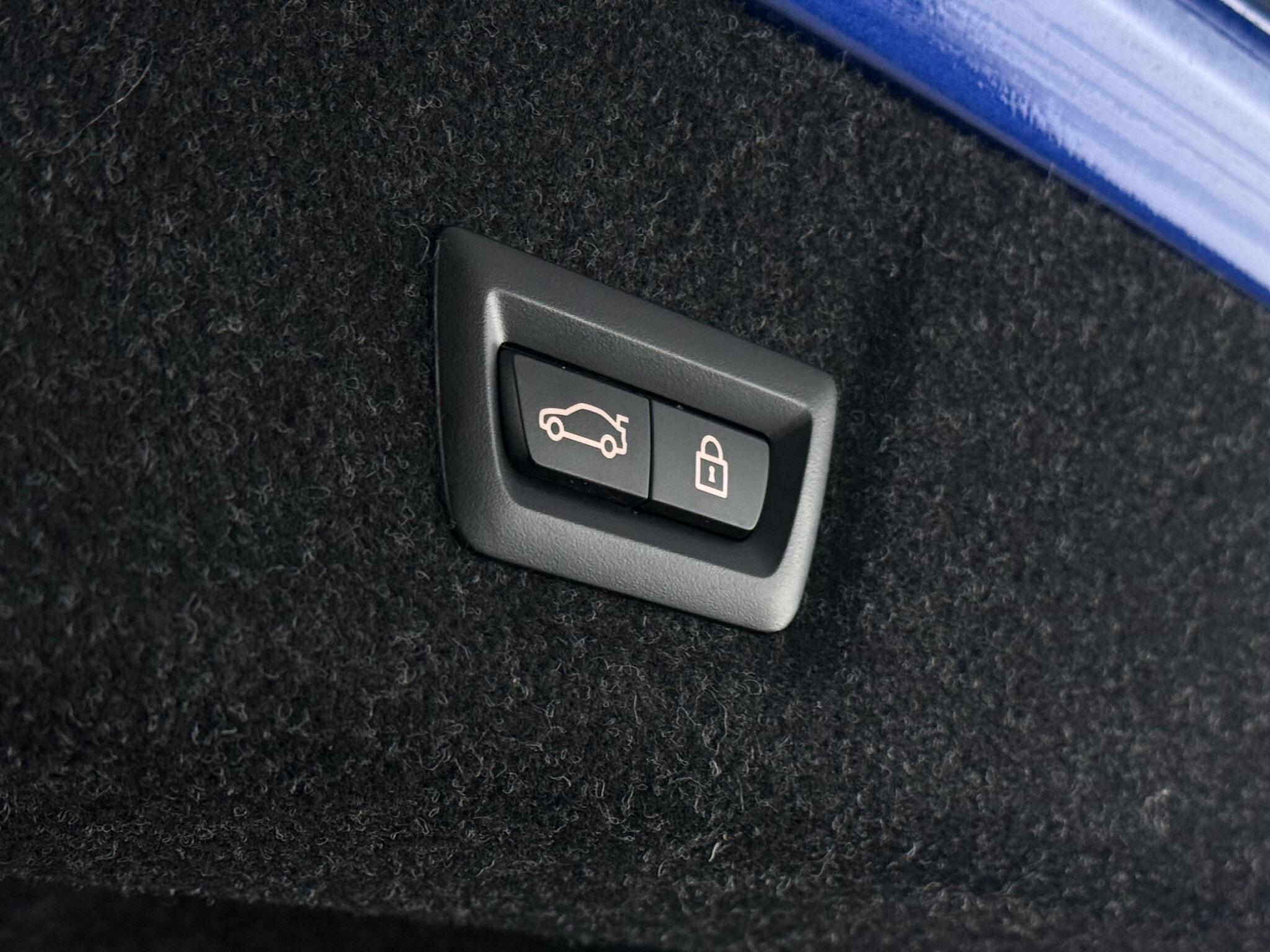 BMW 3 Series view 10