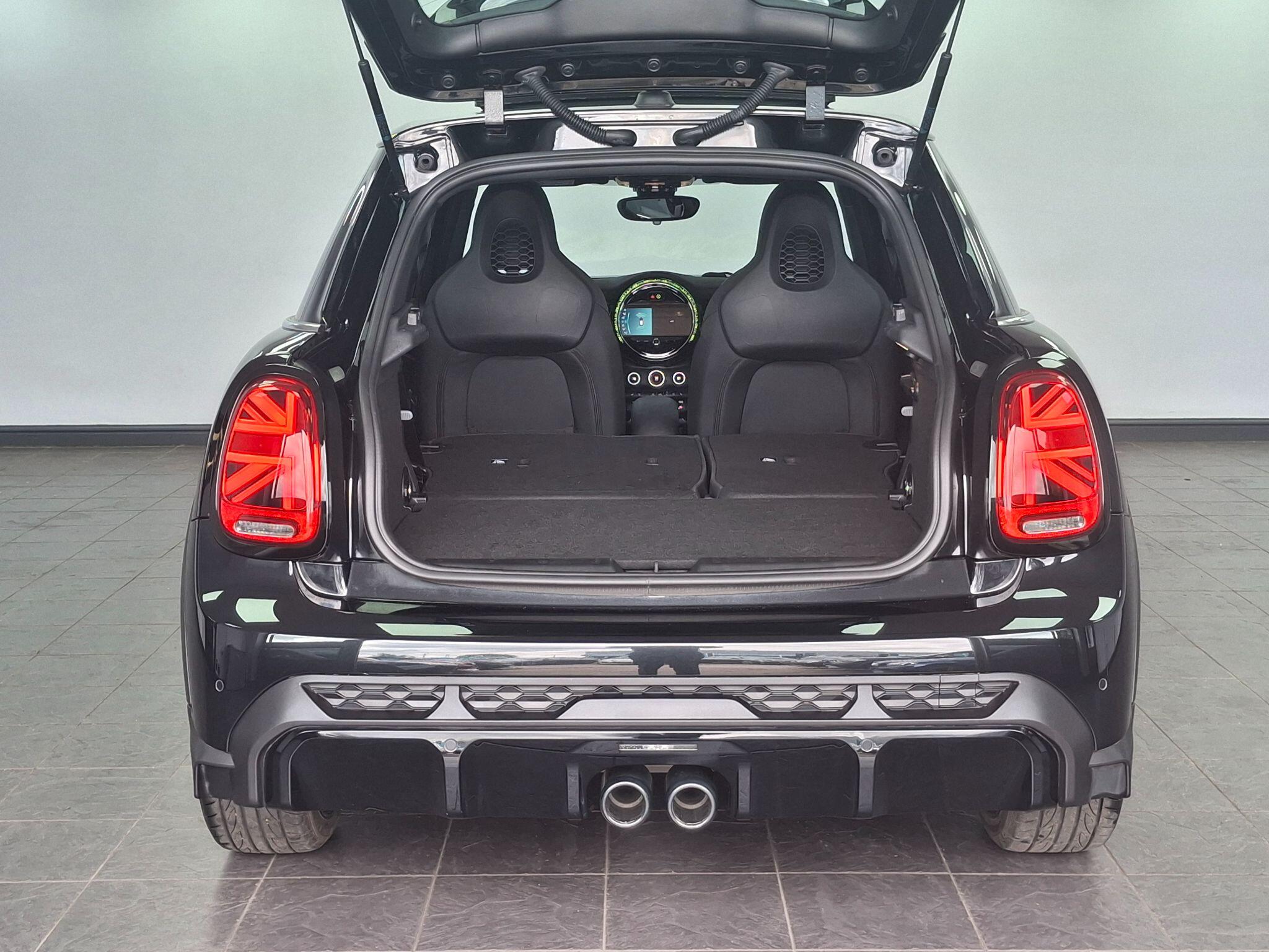 Mini Hatch view 21