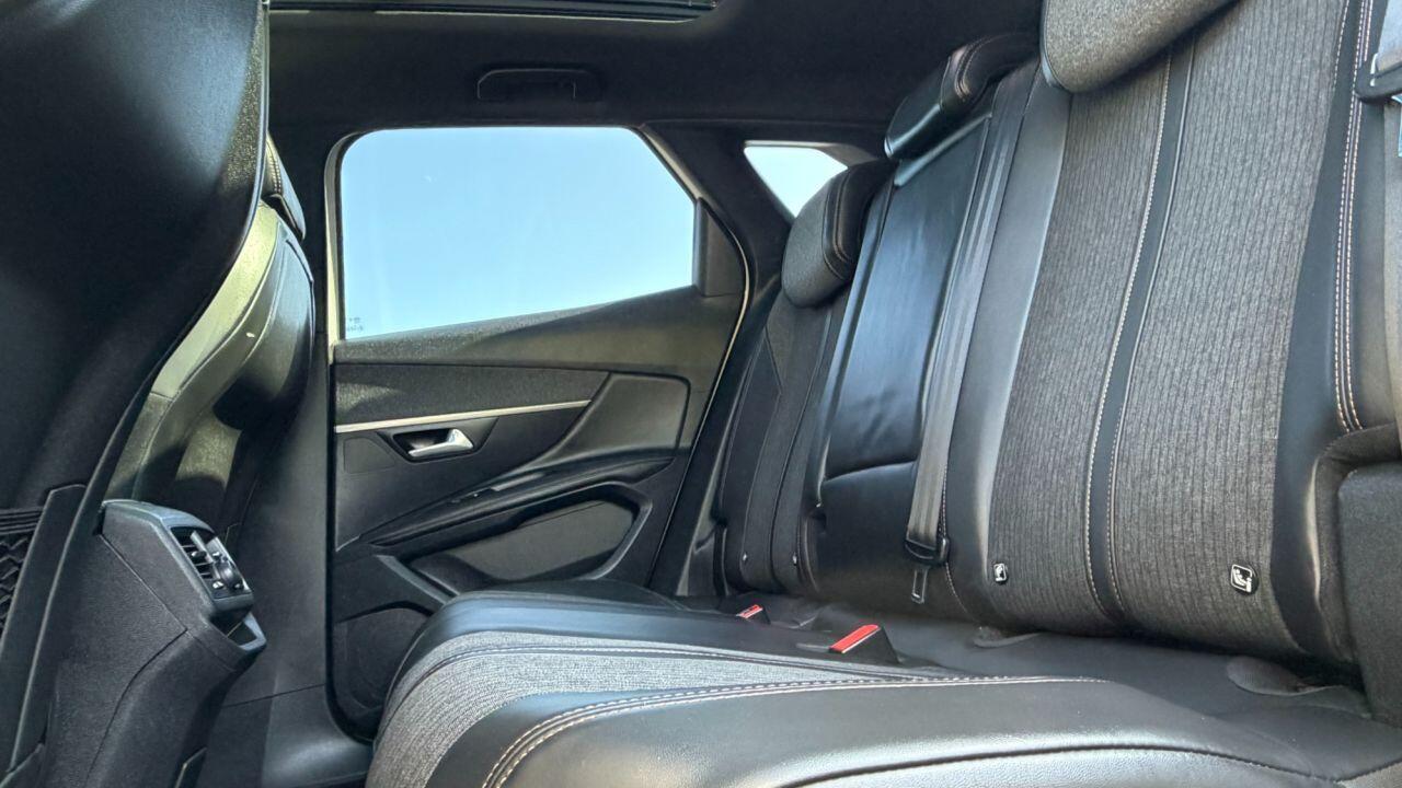 Peugeot 3008 view 13