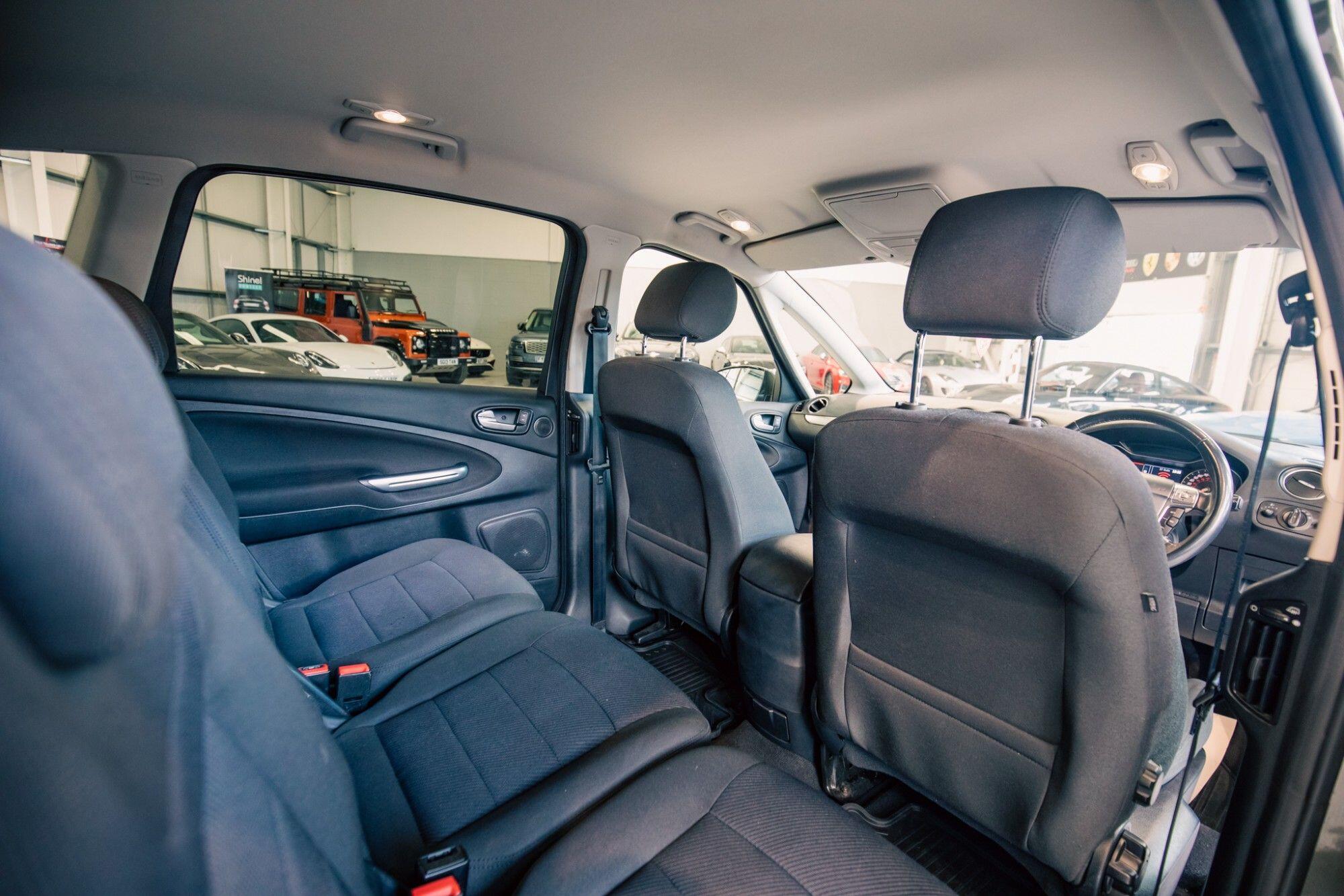 Ford S-Max view 9