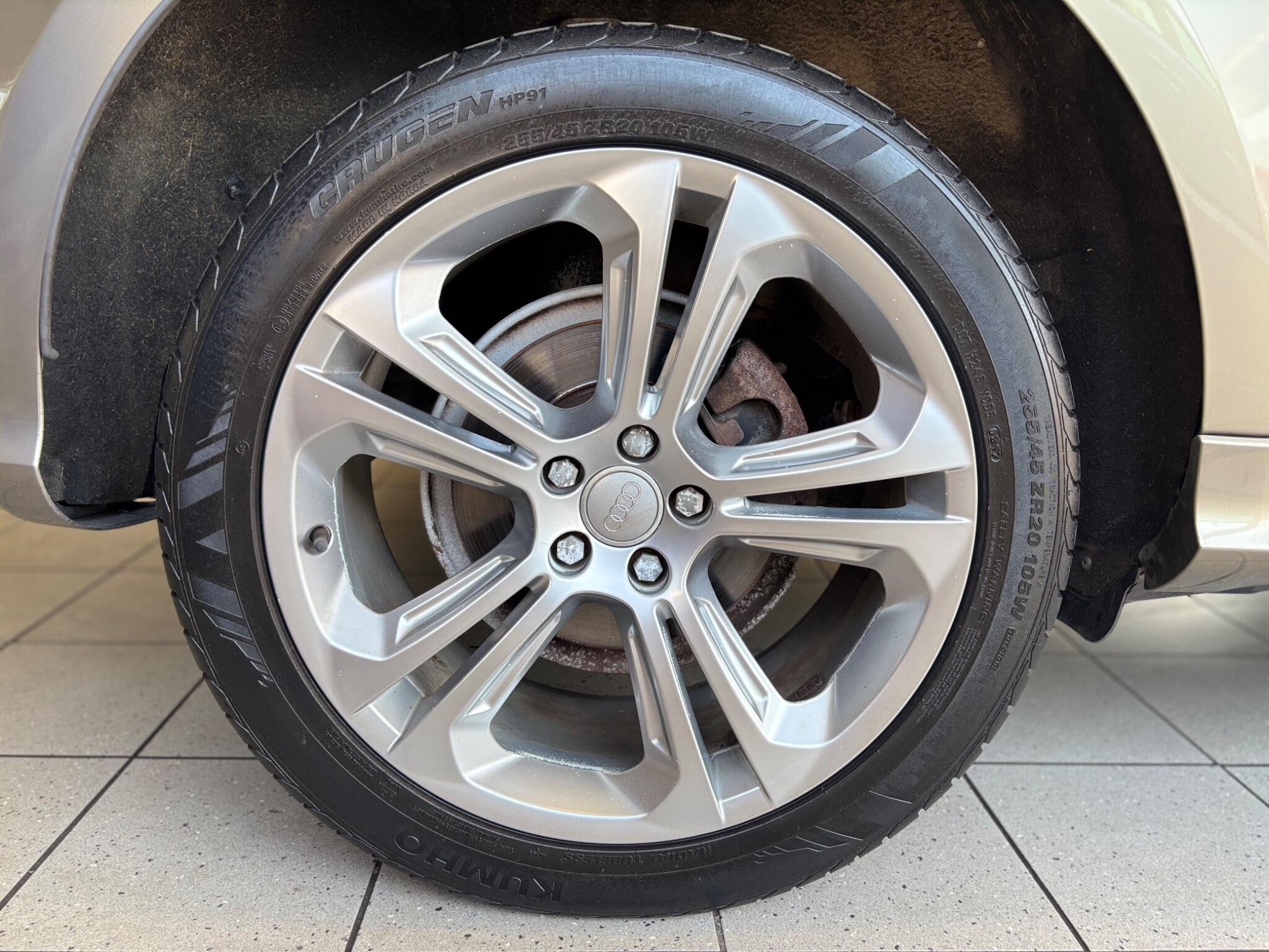 Audi Q5 view 17