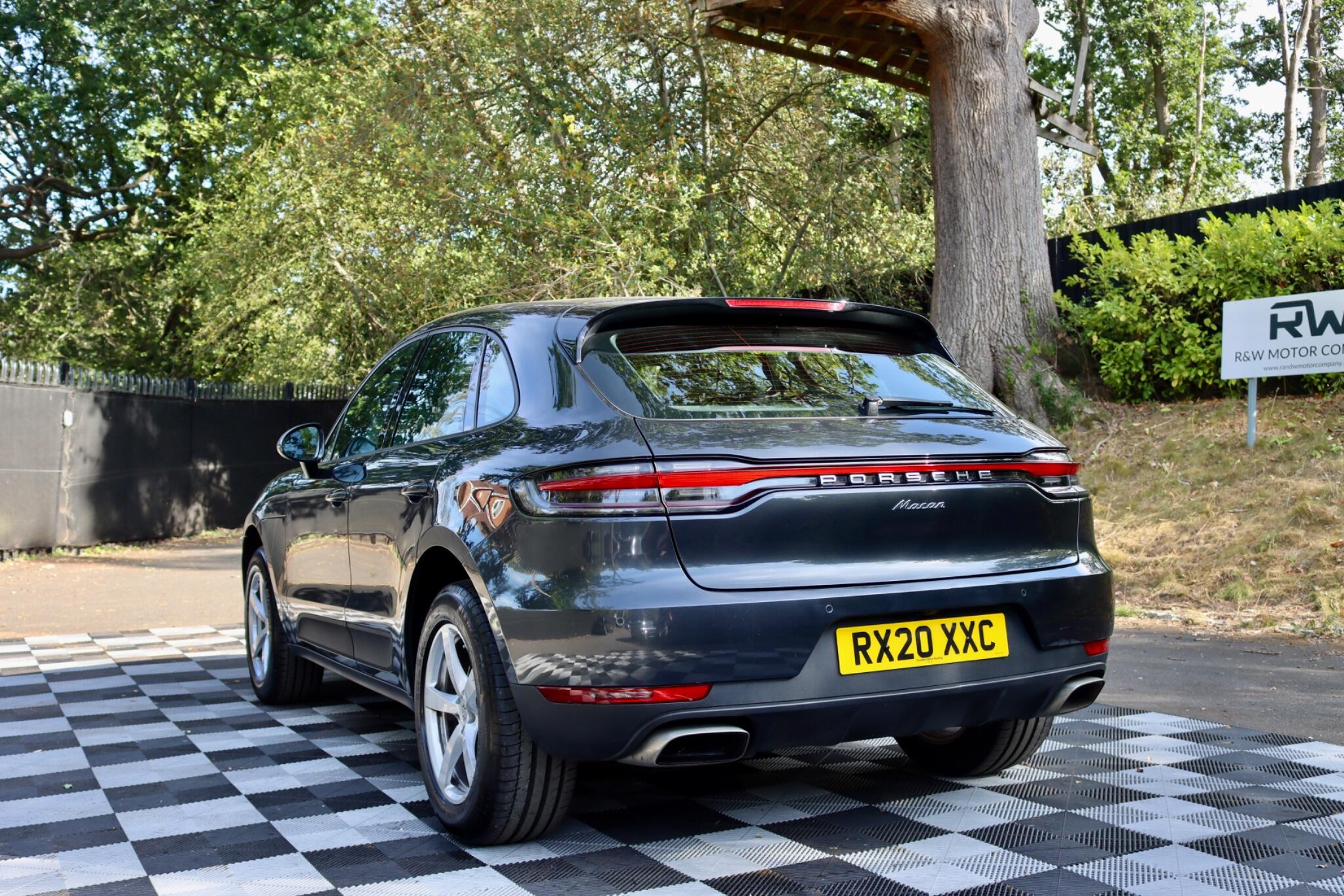 Porsche Macan view 16