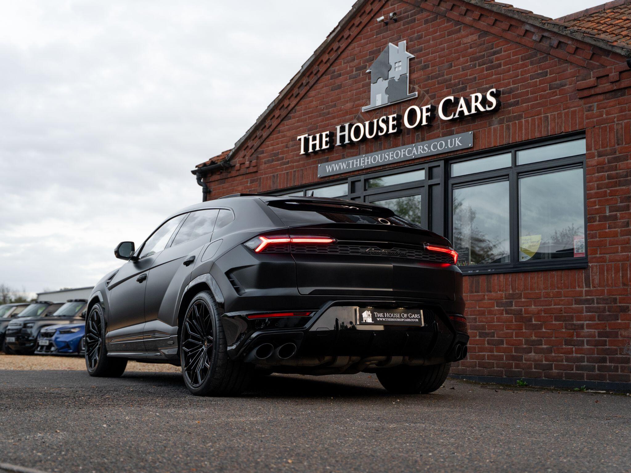Lamborghini Urus view 4