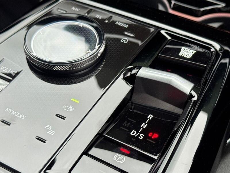 BMW 5 Series view 36