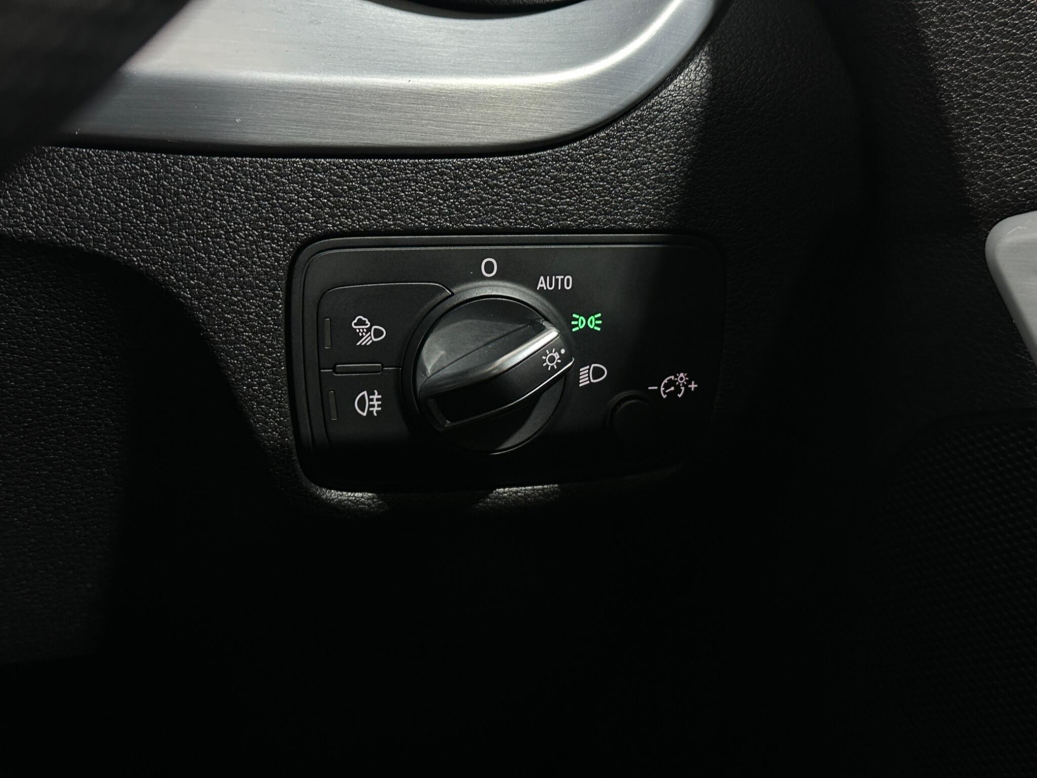 Audi Q2 view 17