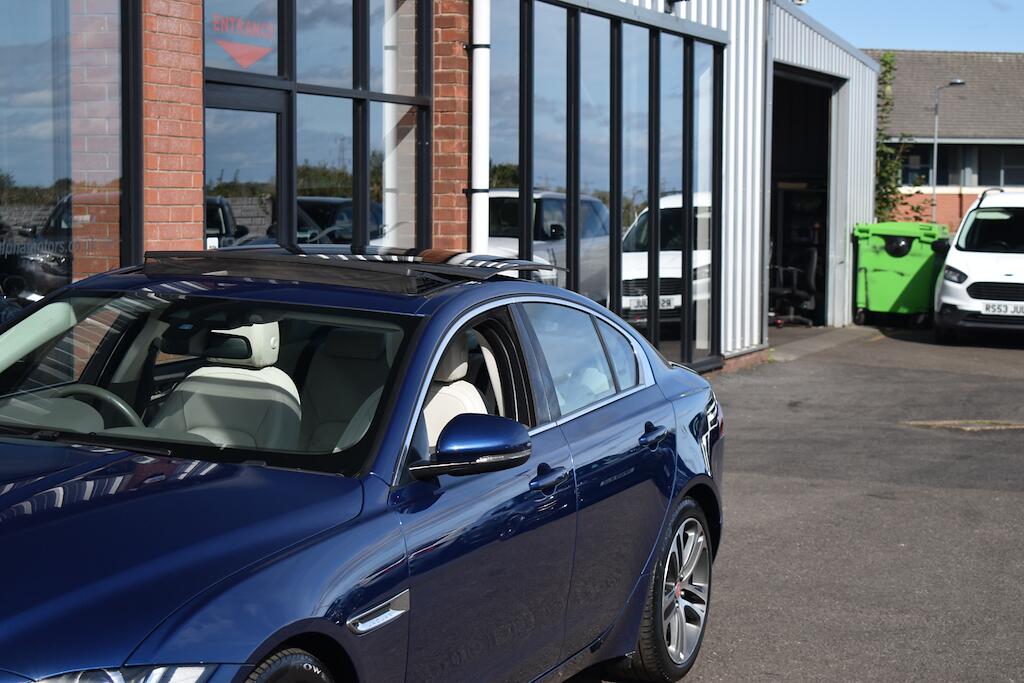 Jaguar Xe view 22
