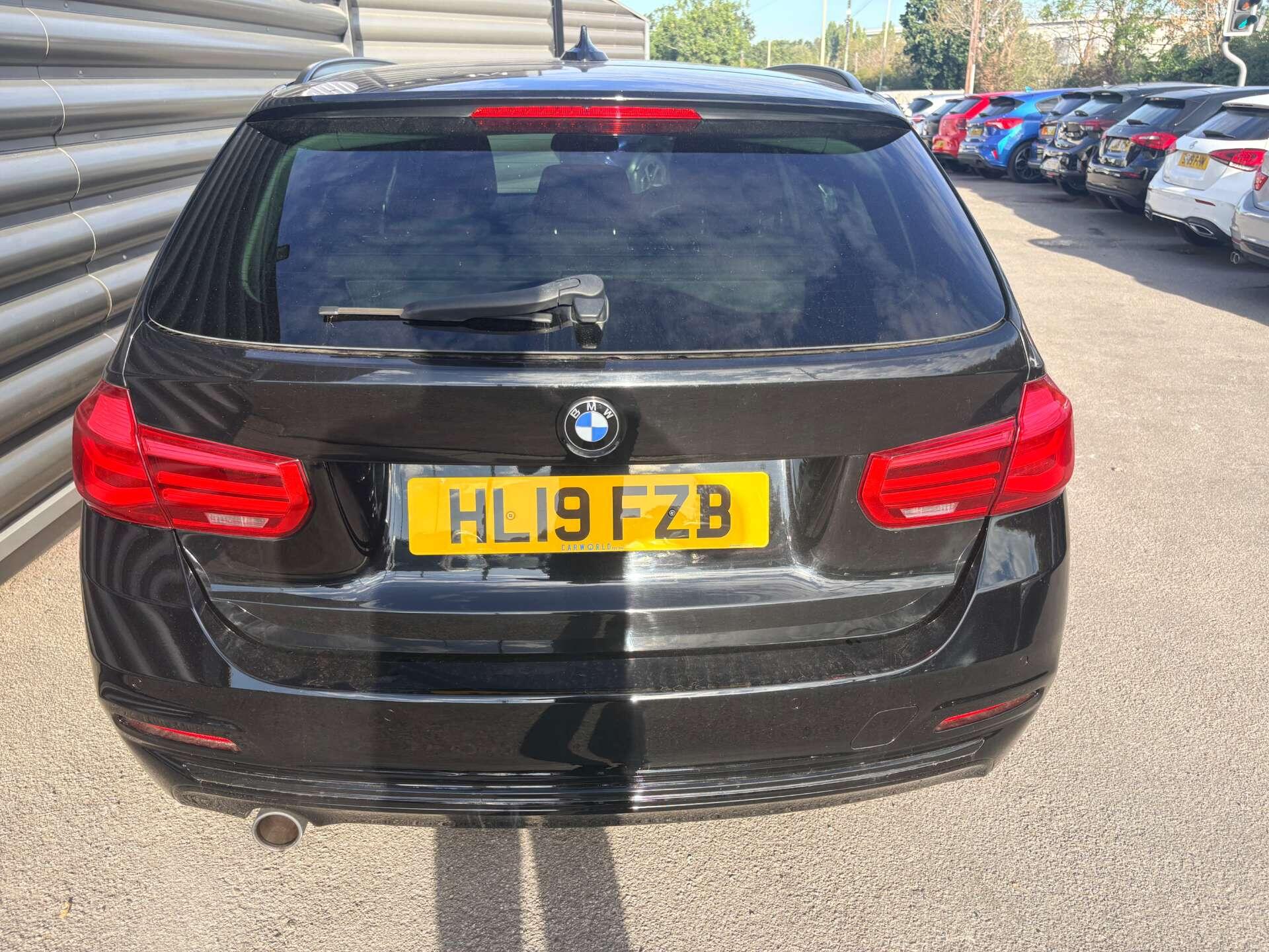 BMW 3 Series view 8