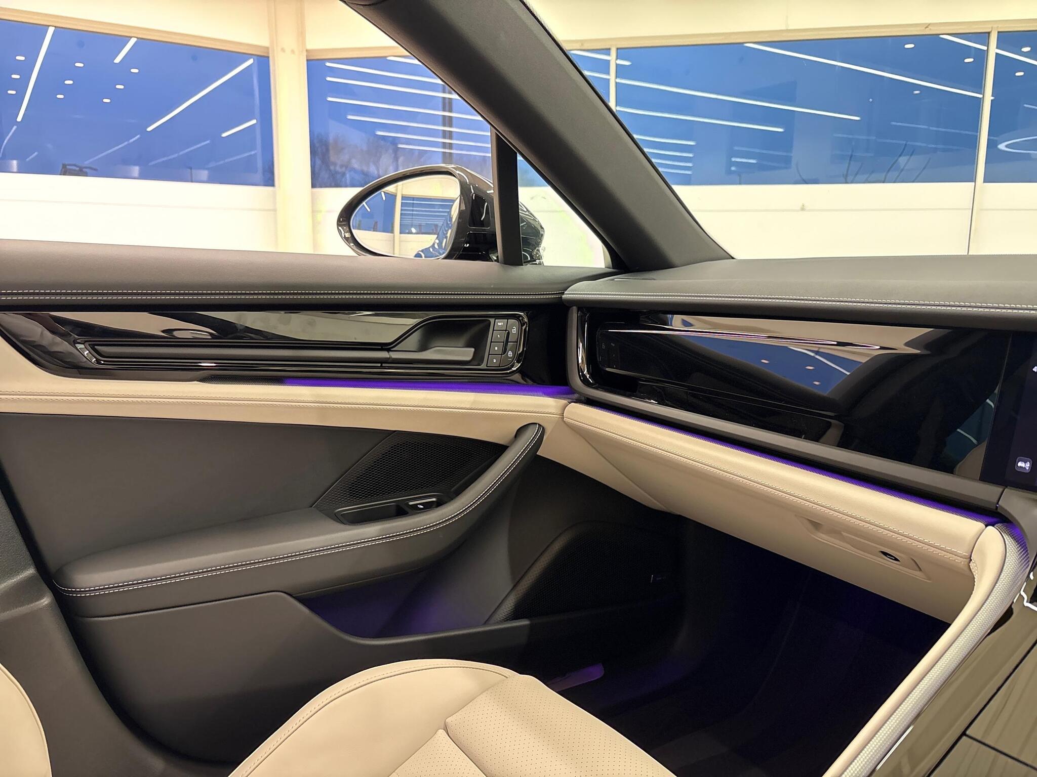 Porsche Panamera view 40