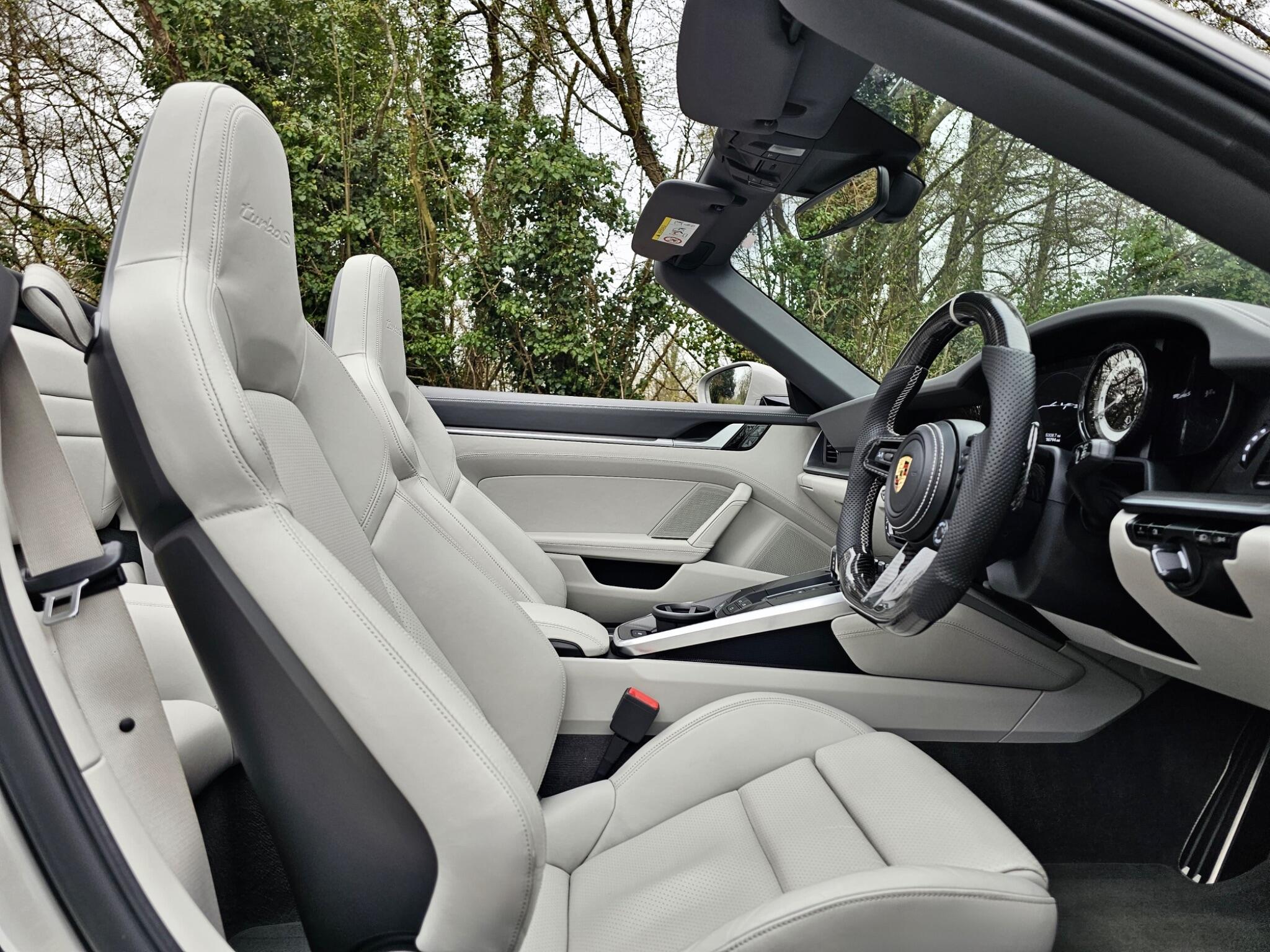 Porsche 911 view 4