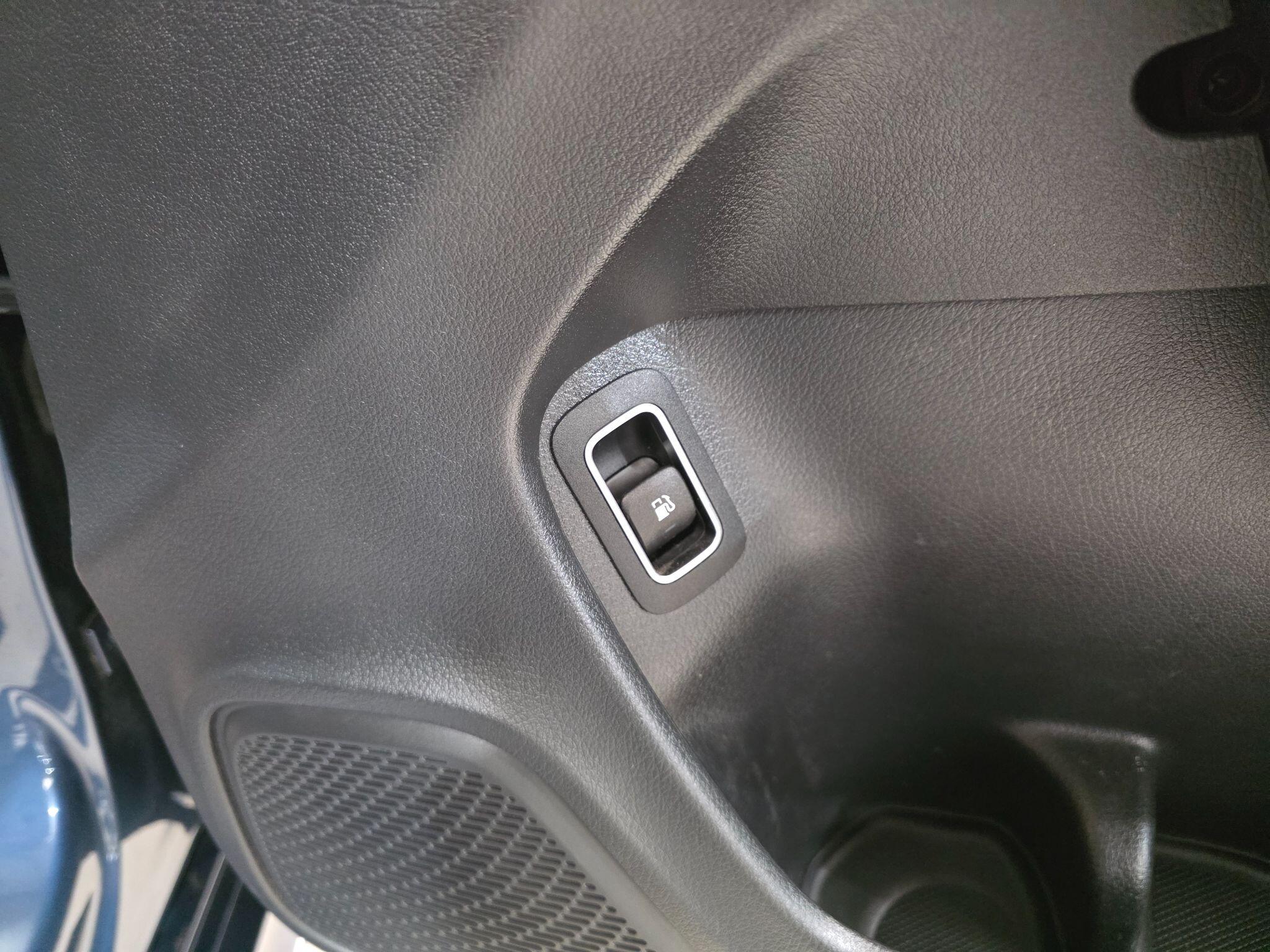 Mercedes-Benz Cla view 16