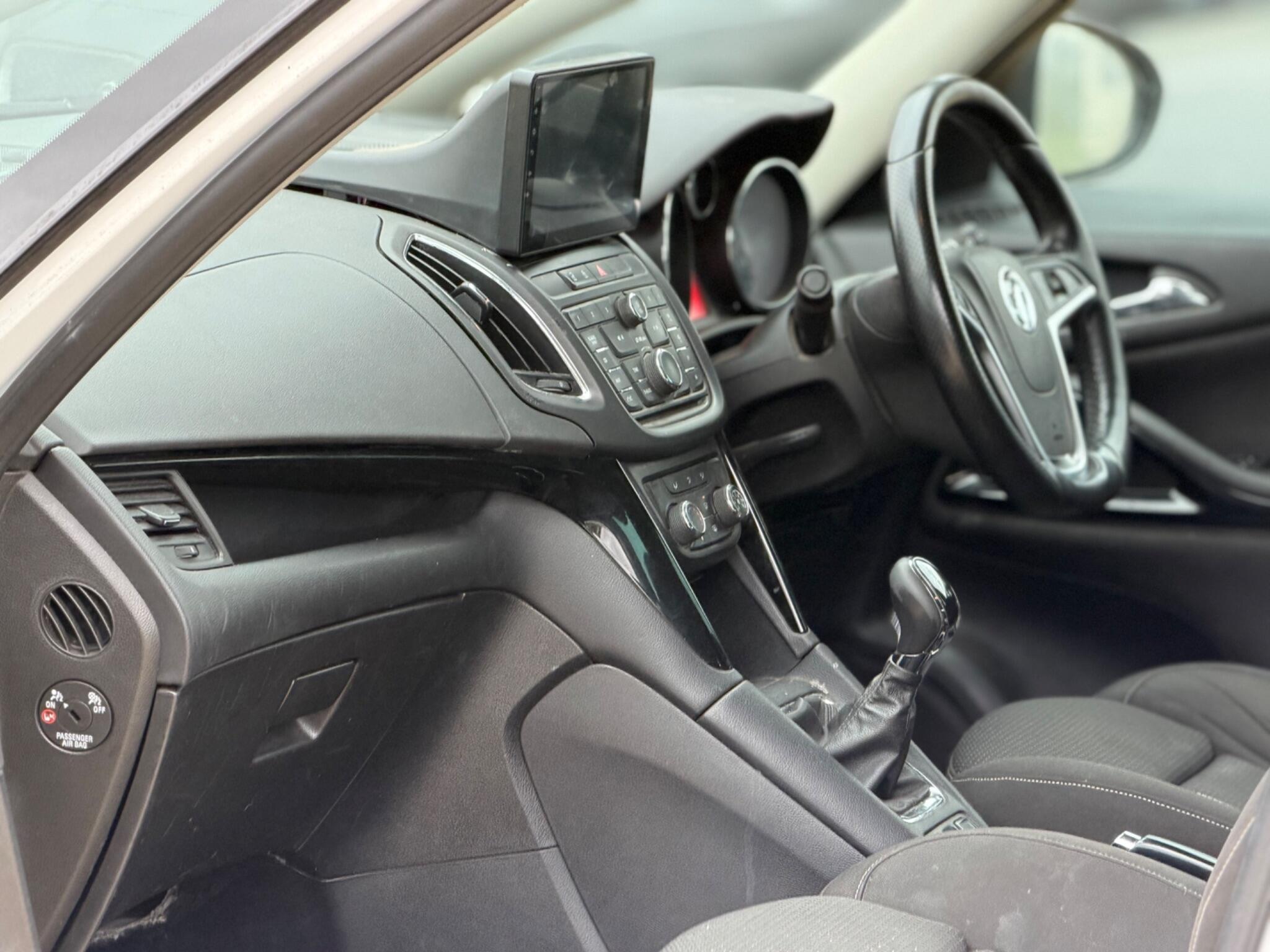 2013 Vauxhall Zafira Tourer 2.0 CDTi SRi Euro 5 5dr image 22